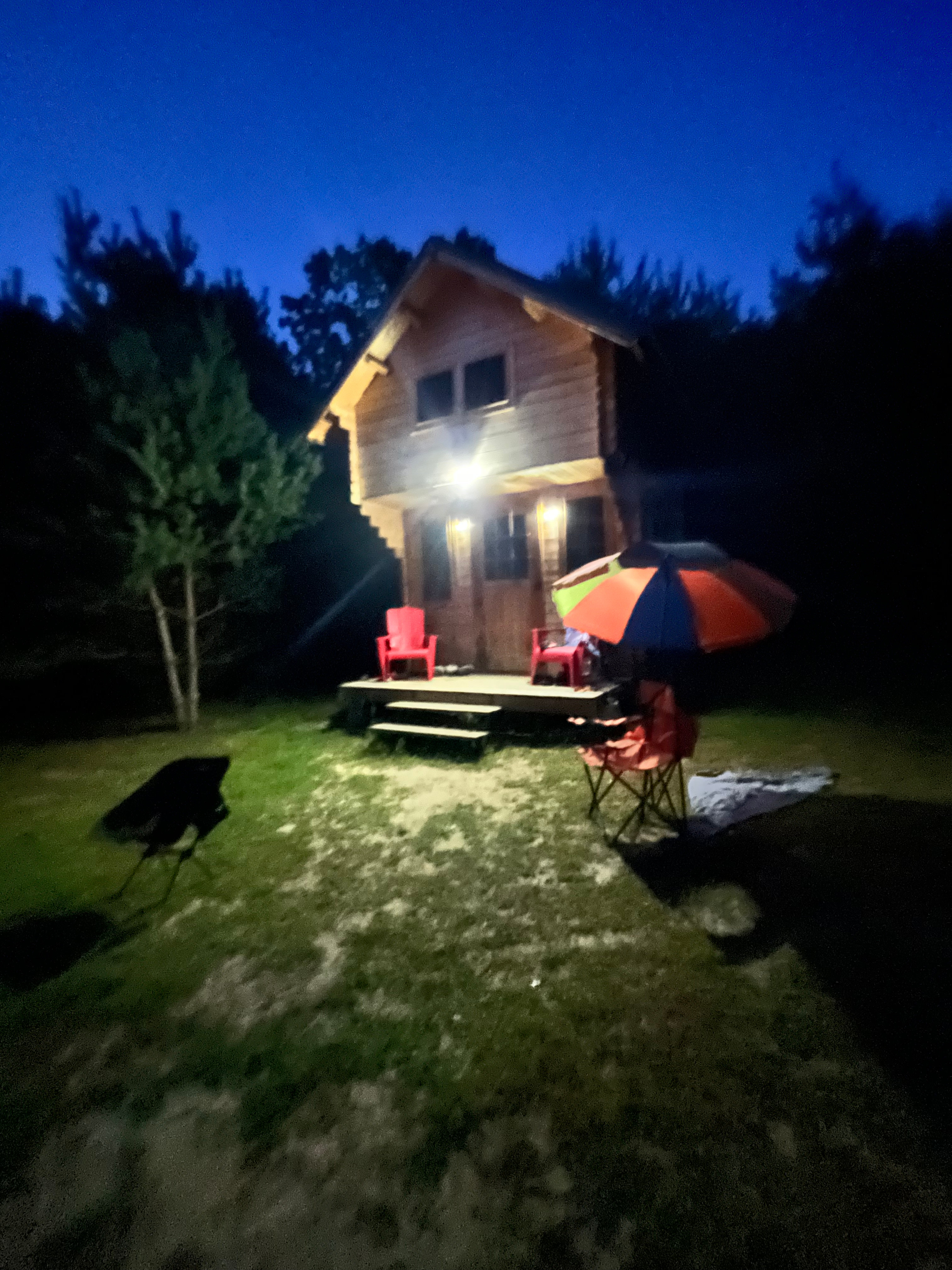 Cozy Woodland Bunkie-Outdoor Shower