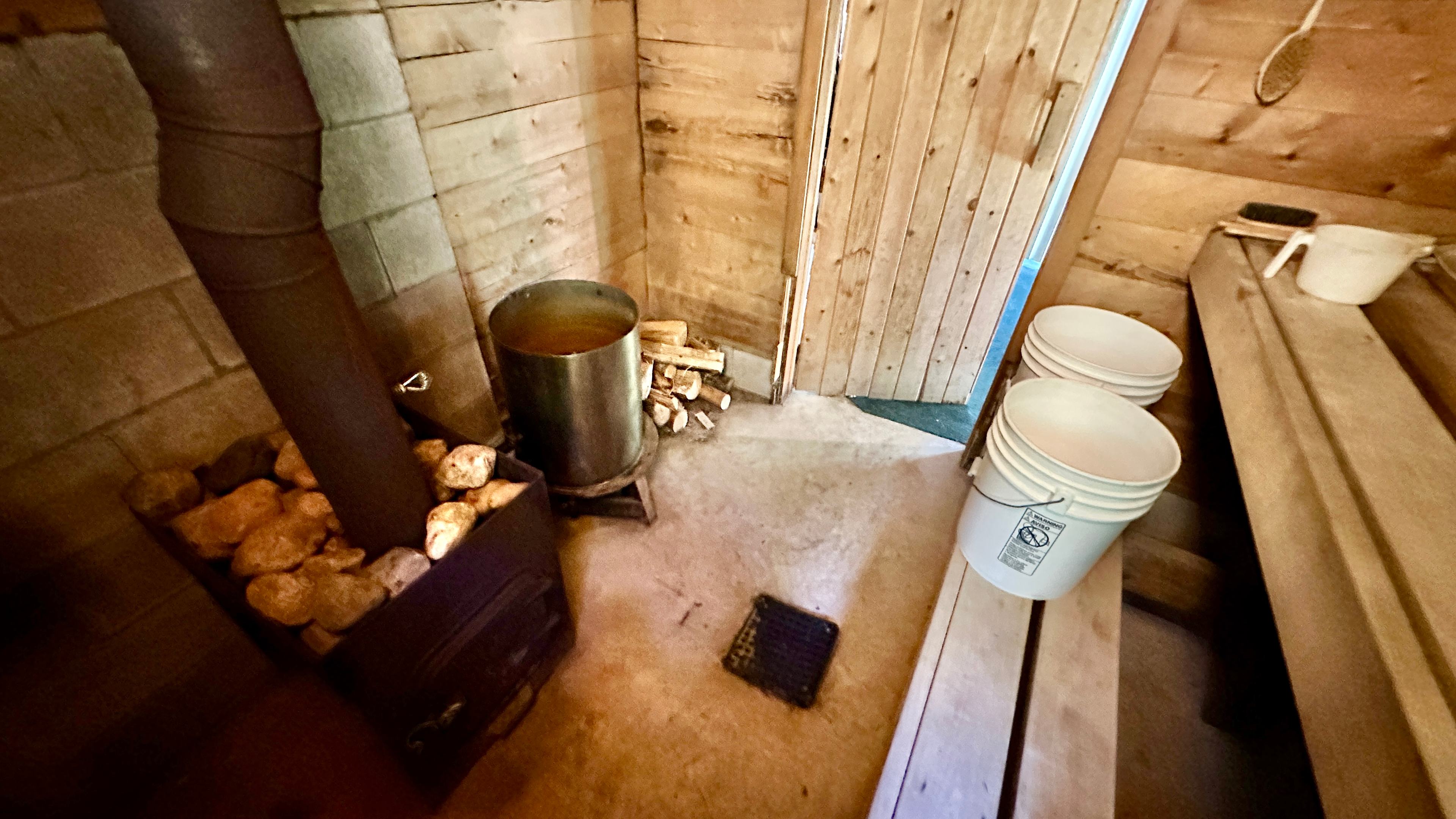 Little Brocky Lake Cabin & Sauna