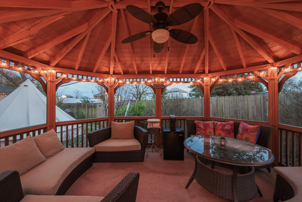 Urban Glamping with A/C & Hot Tub