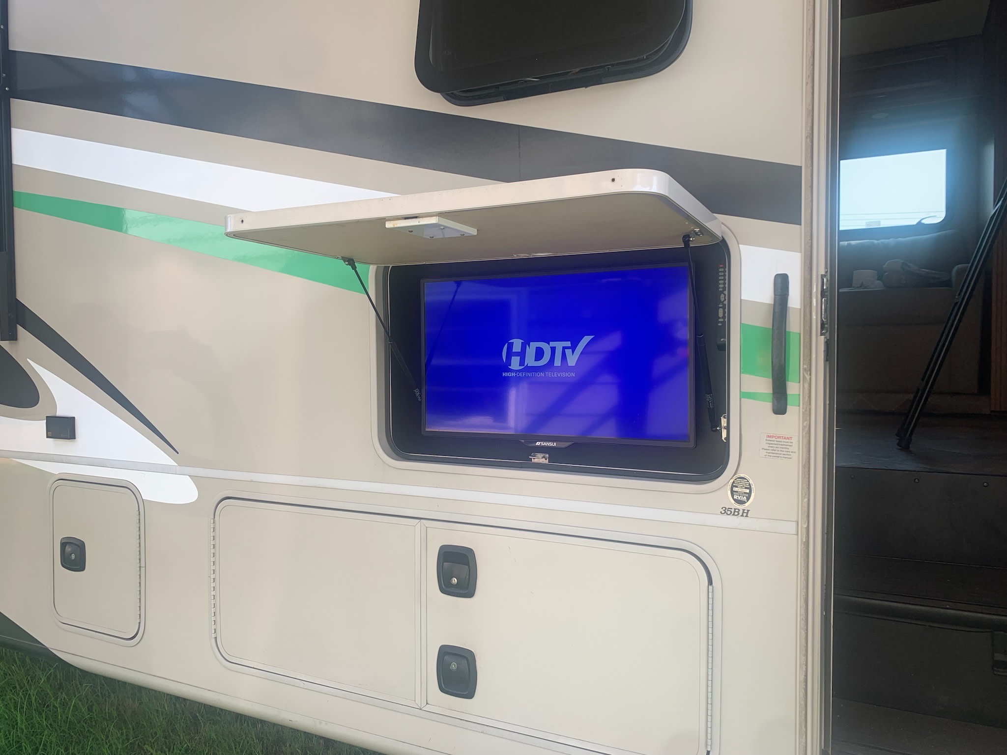 Camper/RV In Woodbine, NJ