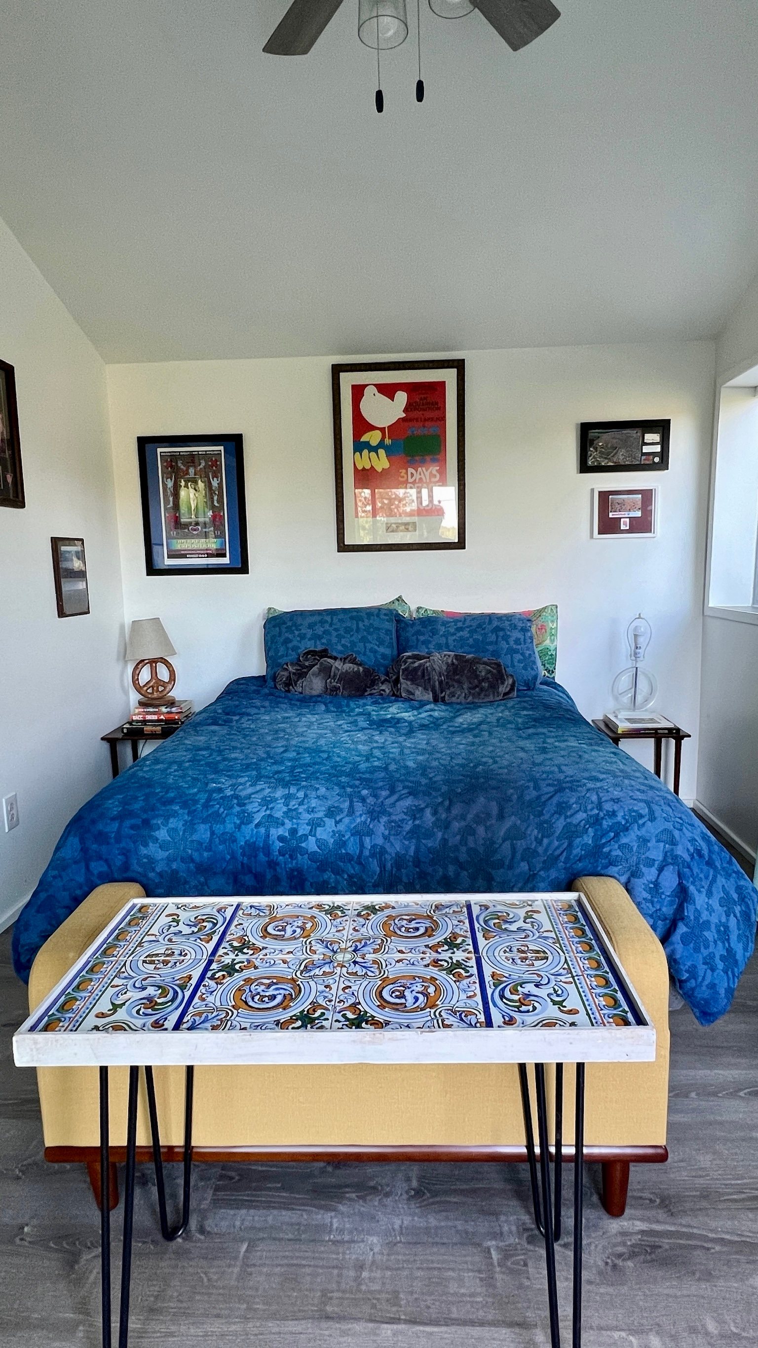 Cabin interior
Queen bed