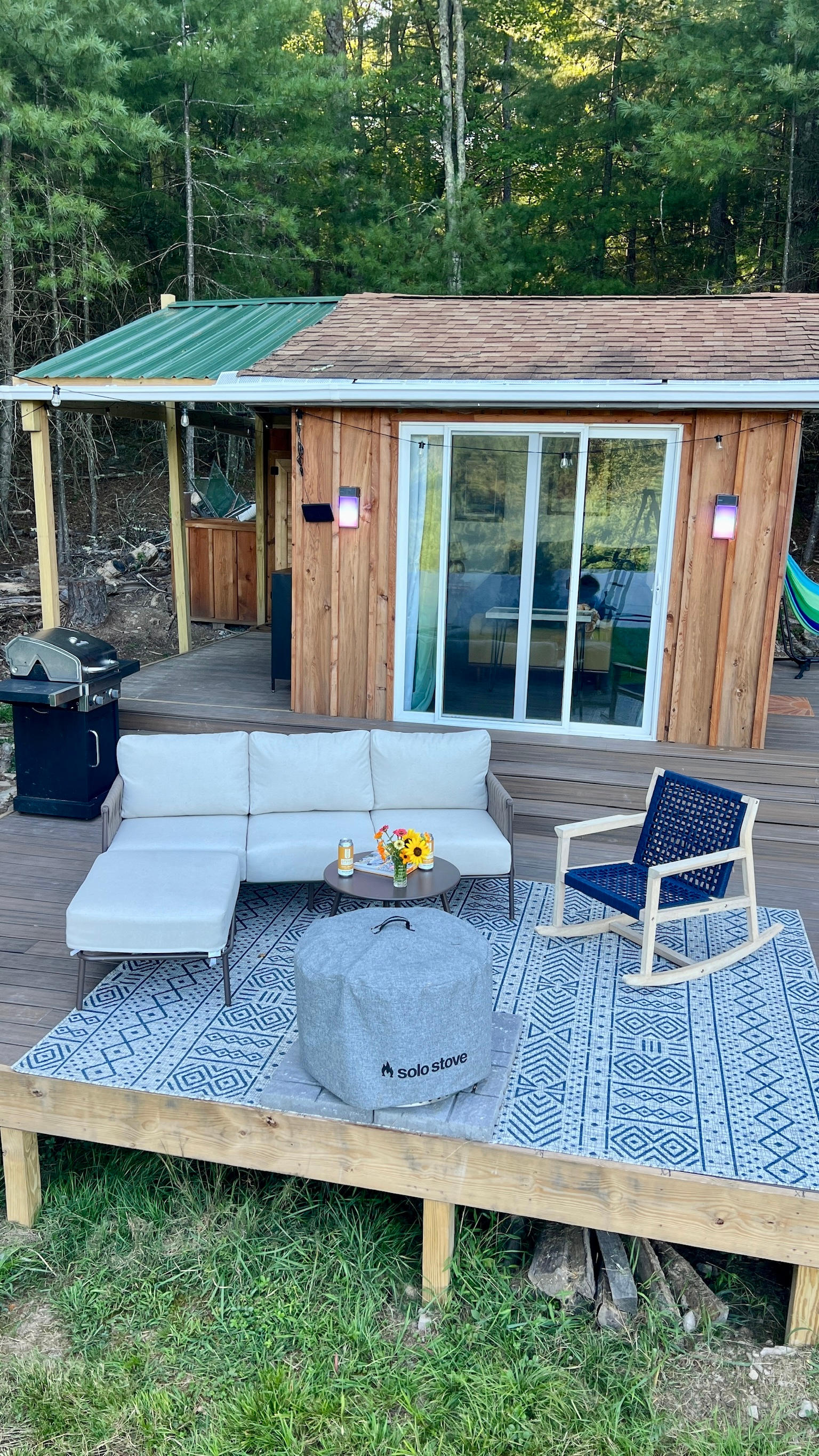 BIG DECK ENERGY!!

Solo Firepit
Dining bar
Lounging couch and rocker
Propane grill

App controller colored lighting effects