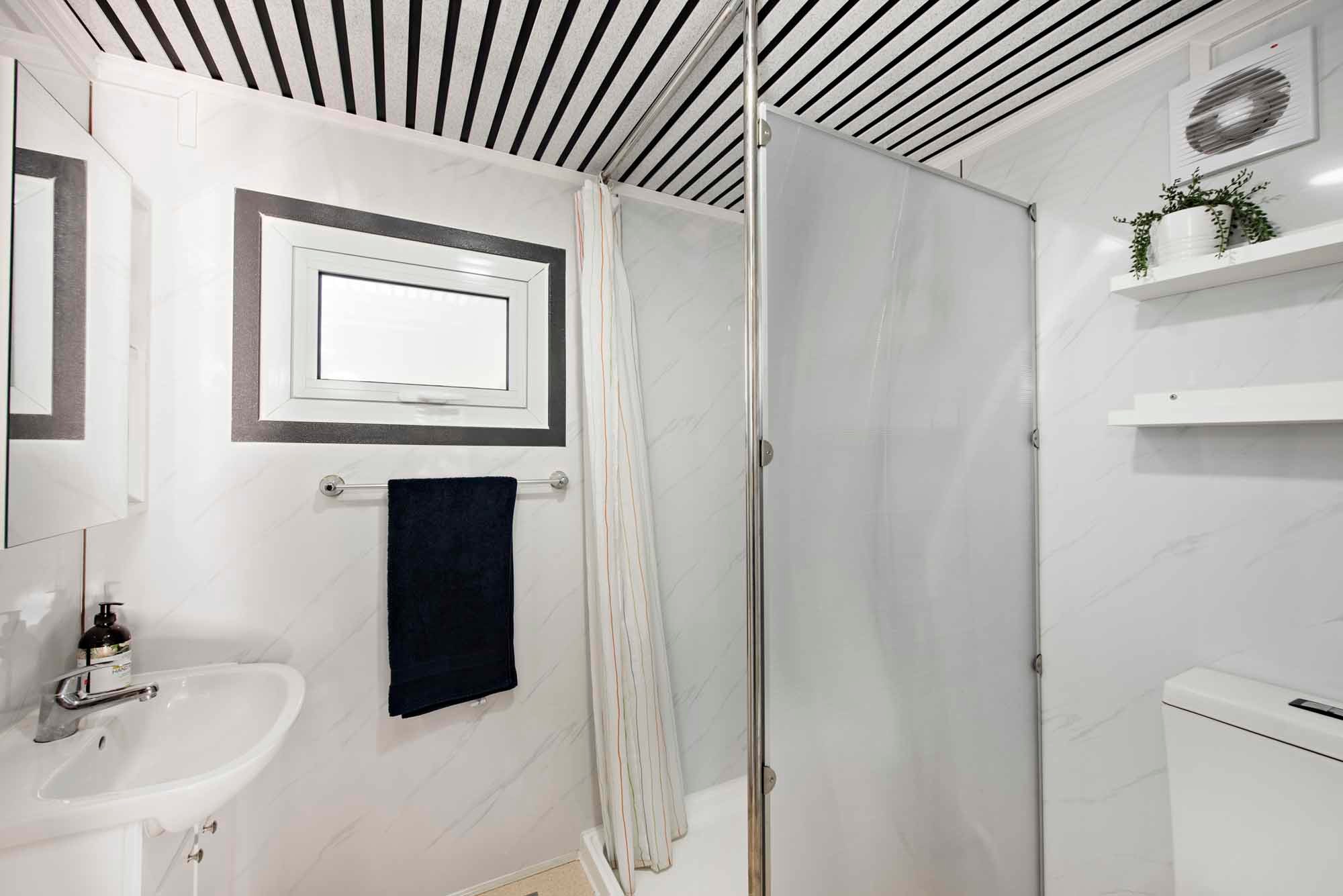 Odd Frog Lodges - Country Escape