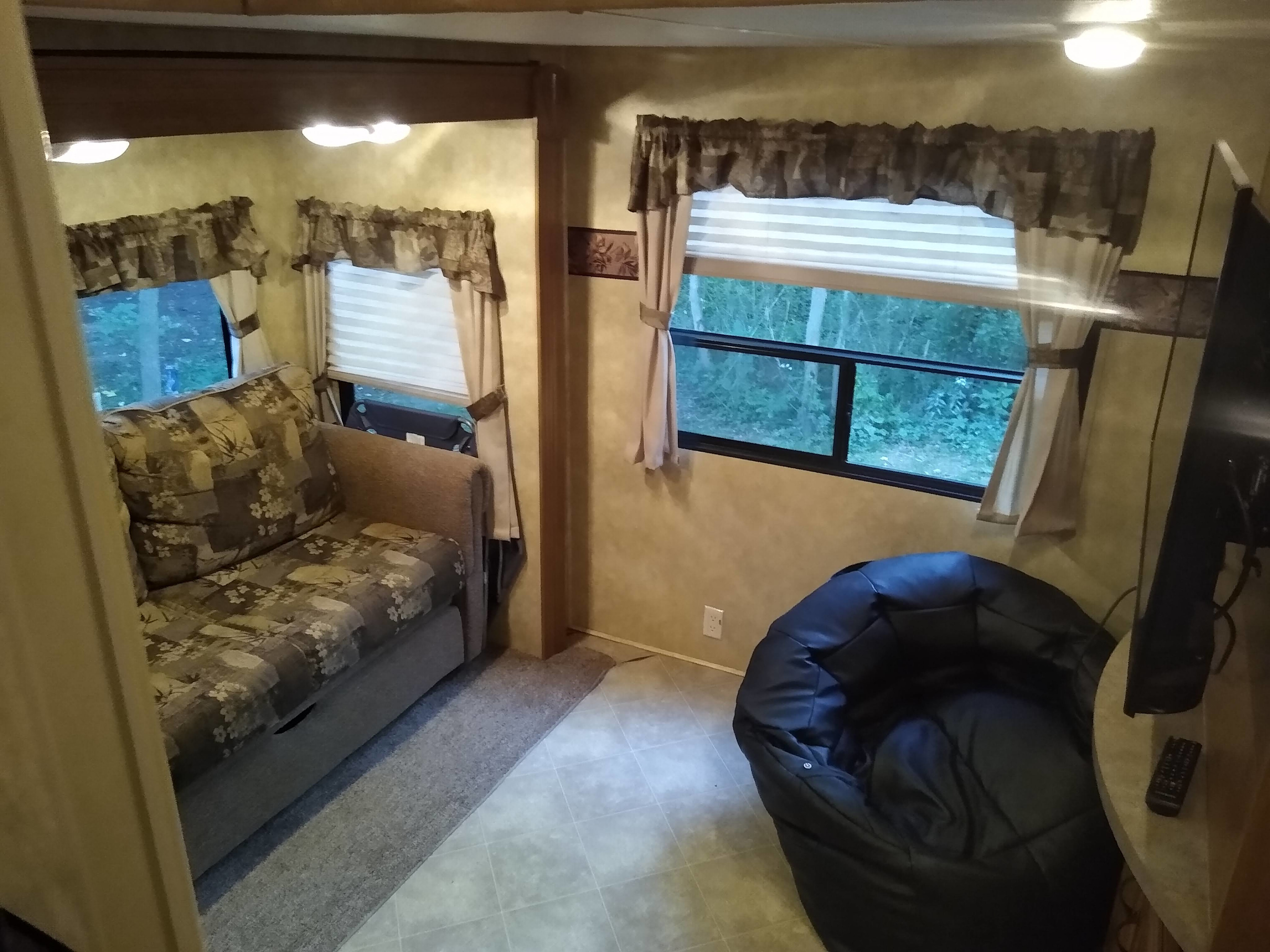 Camper On 11 Acres