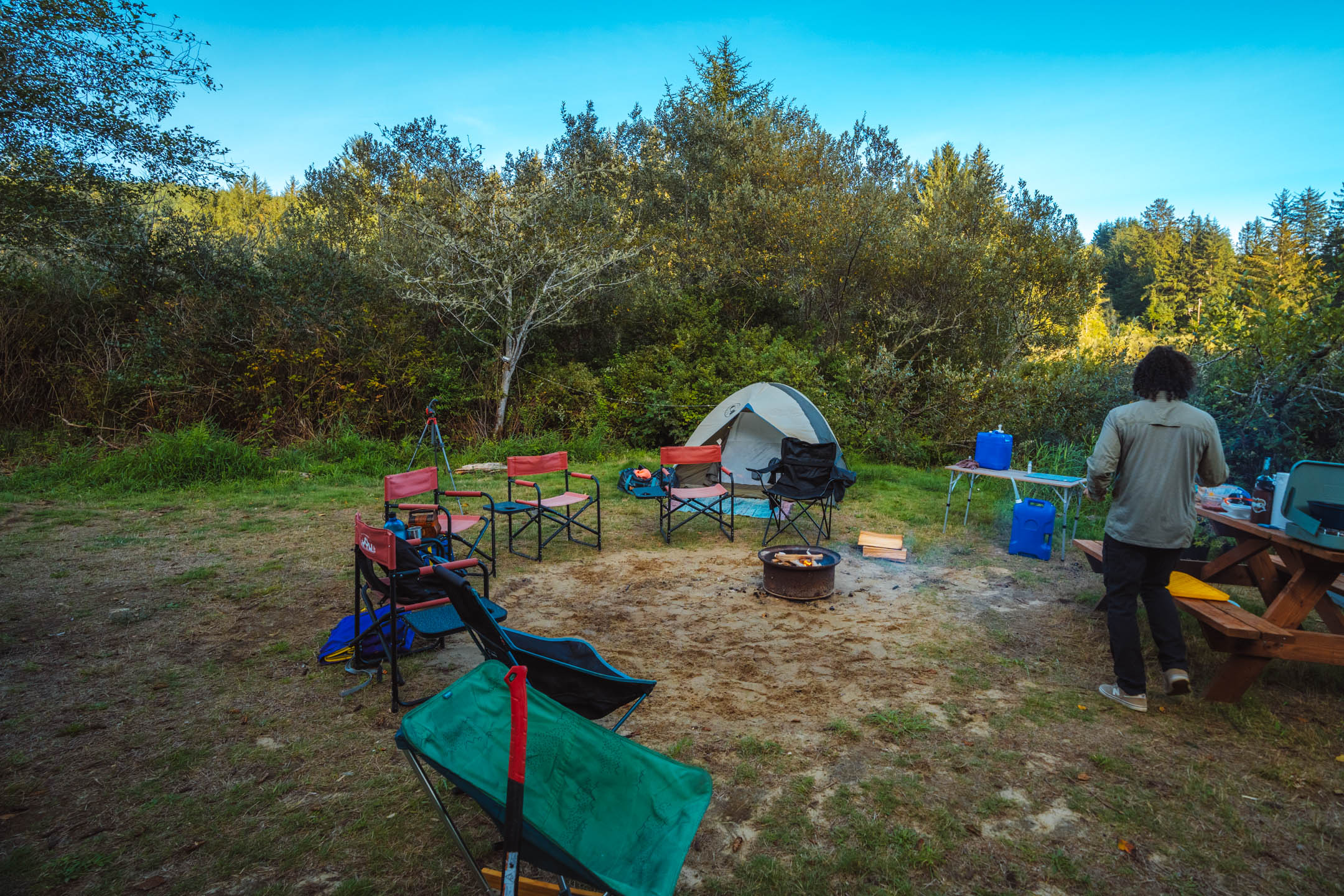 plenty of space for a large group! Comes with 4 chairs and a firepit 