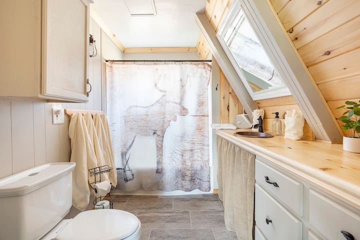 Spectacular A-Frame. Epic views!!