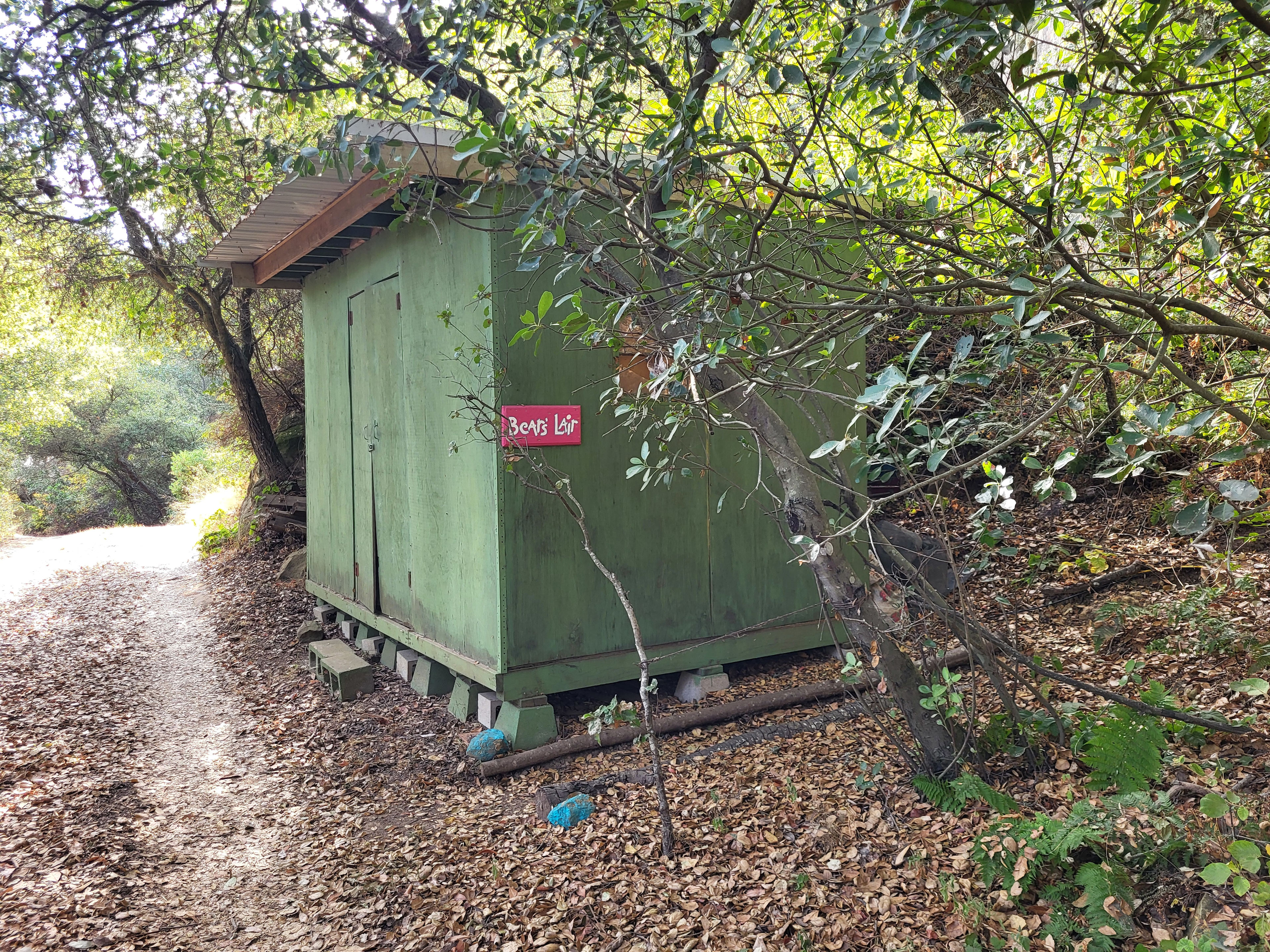 Trail signs make it easy to find your way 