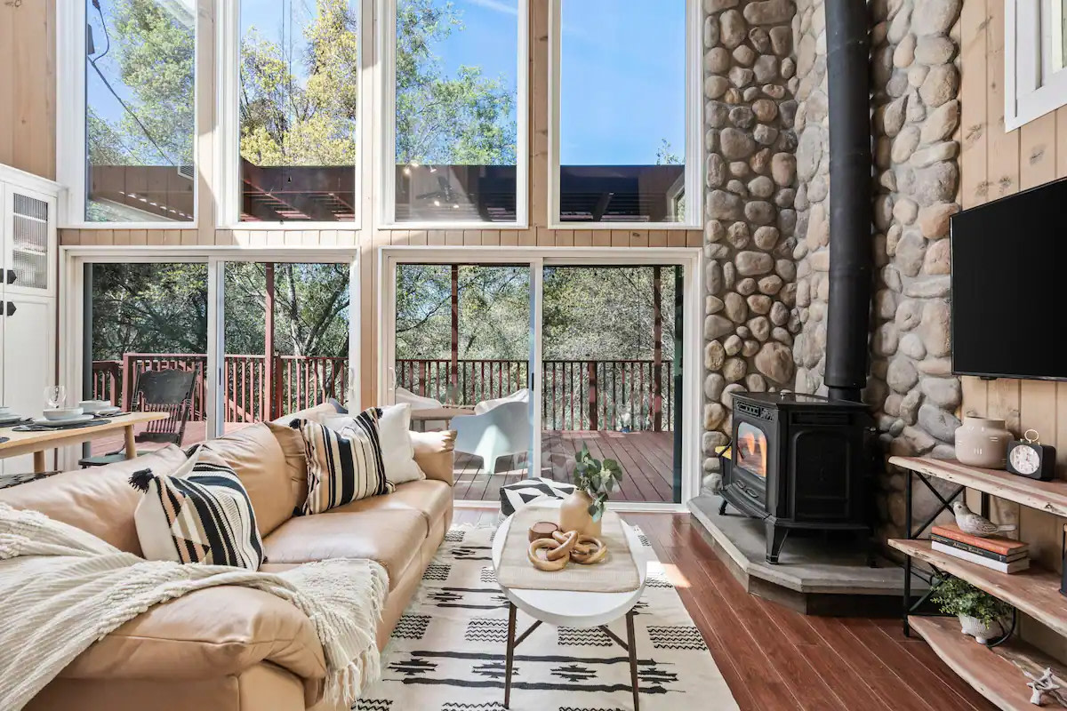 Sequoia Treehouse On the Rocks
