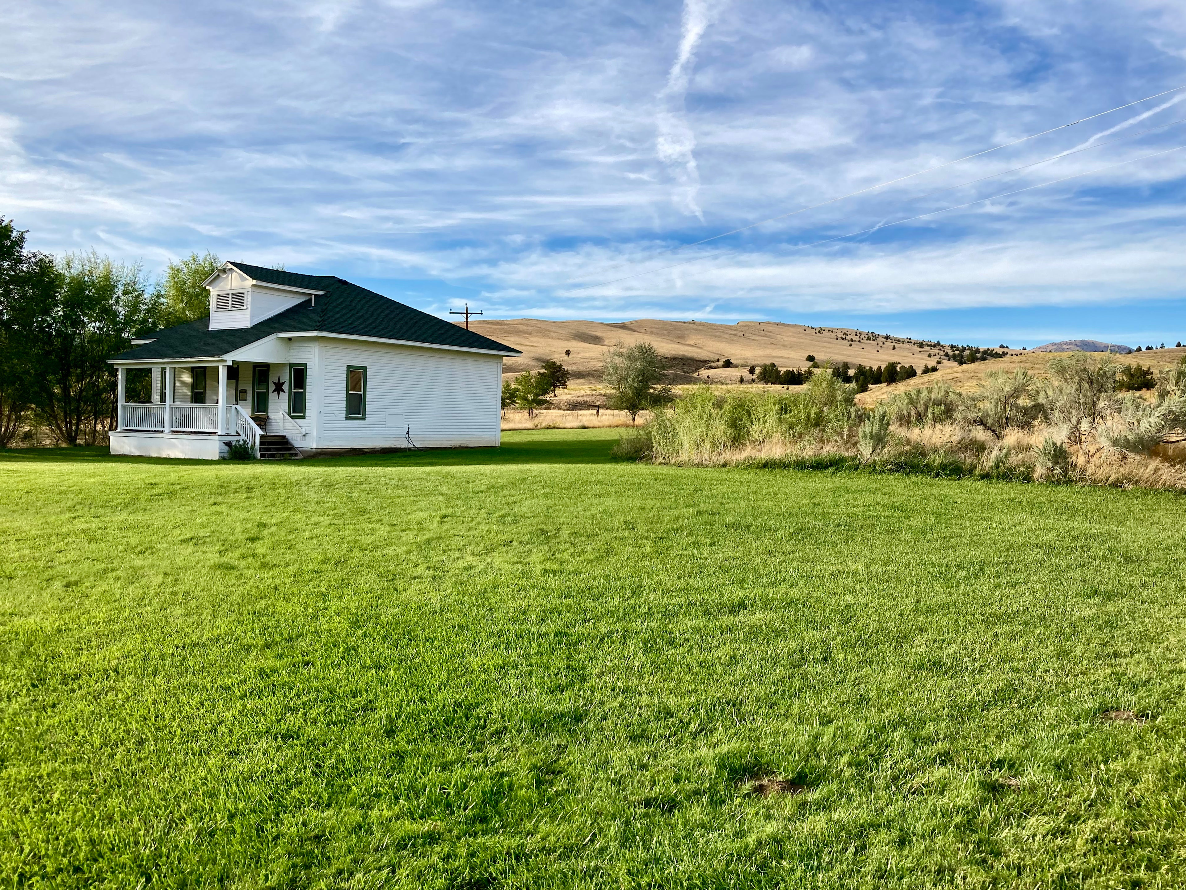 Views of an old, one-room schoolhouse can be seen from the campsite. Tours are not available of the schoolhouse but the schoolhouse can be booked as an extra for experiences. 