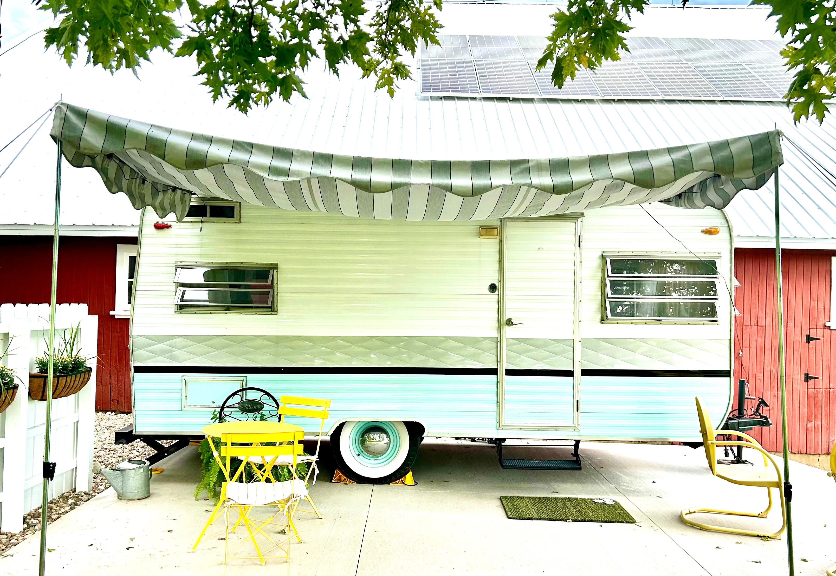 Welcome to Betty! Our darling 68' Comet camper ❤