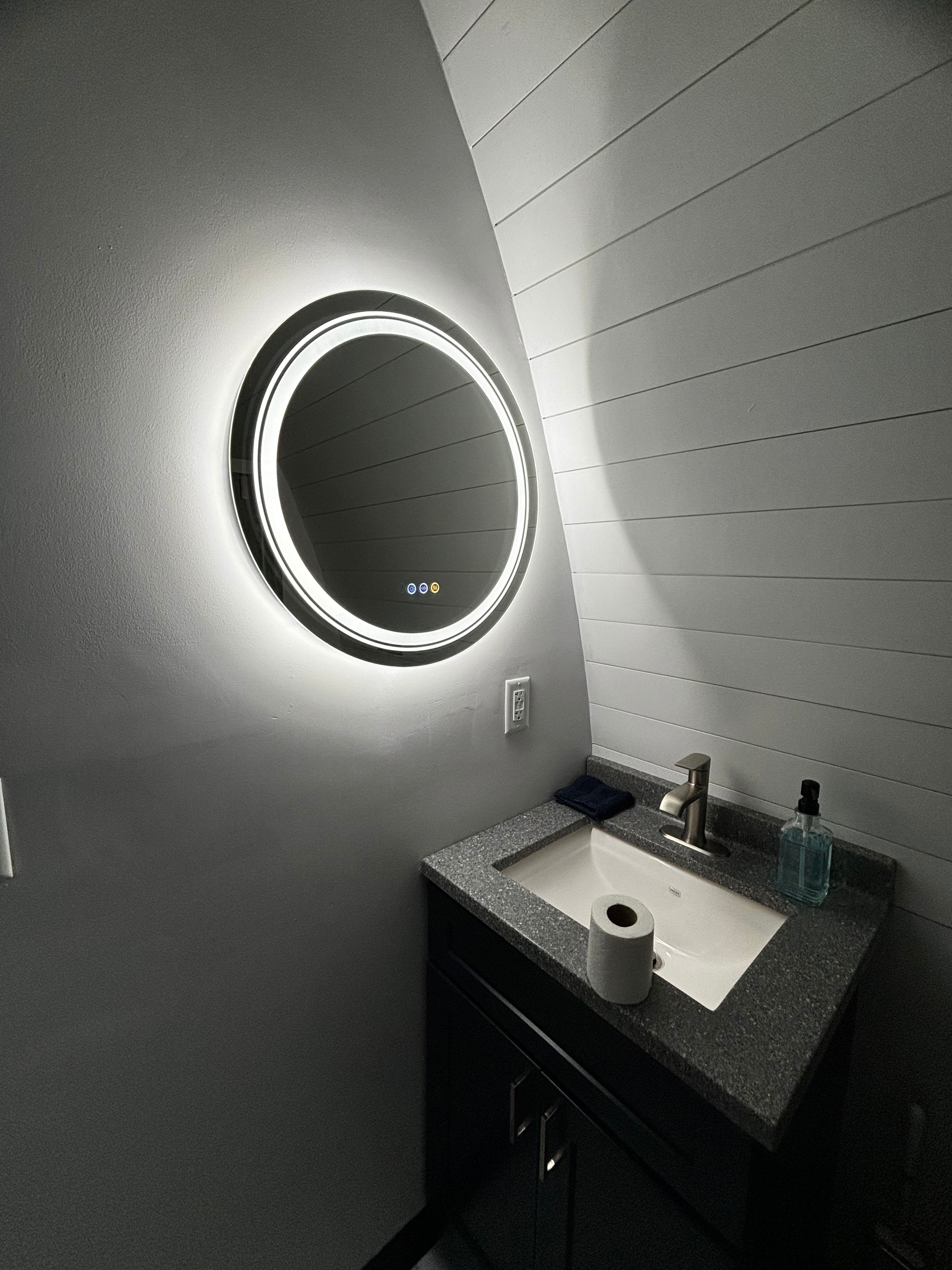 Romantic, hot tub, pet friendly