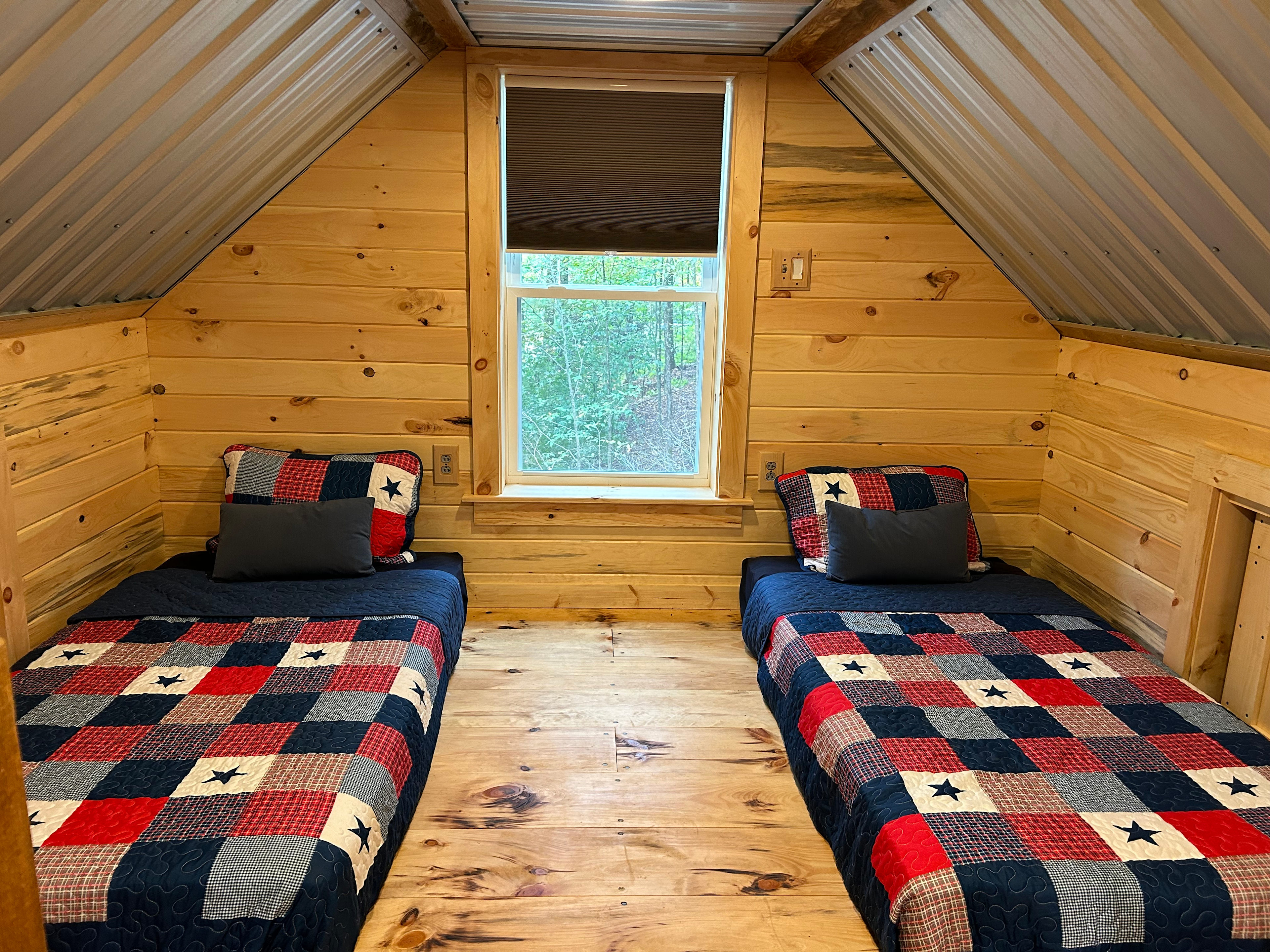 Gracies Cabin on the Lake w/ hottub