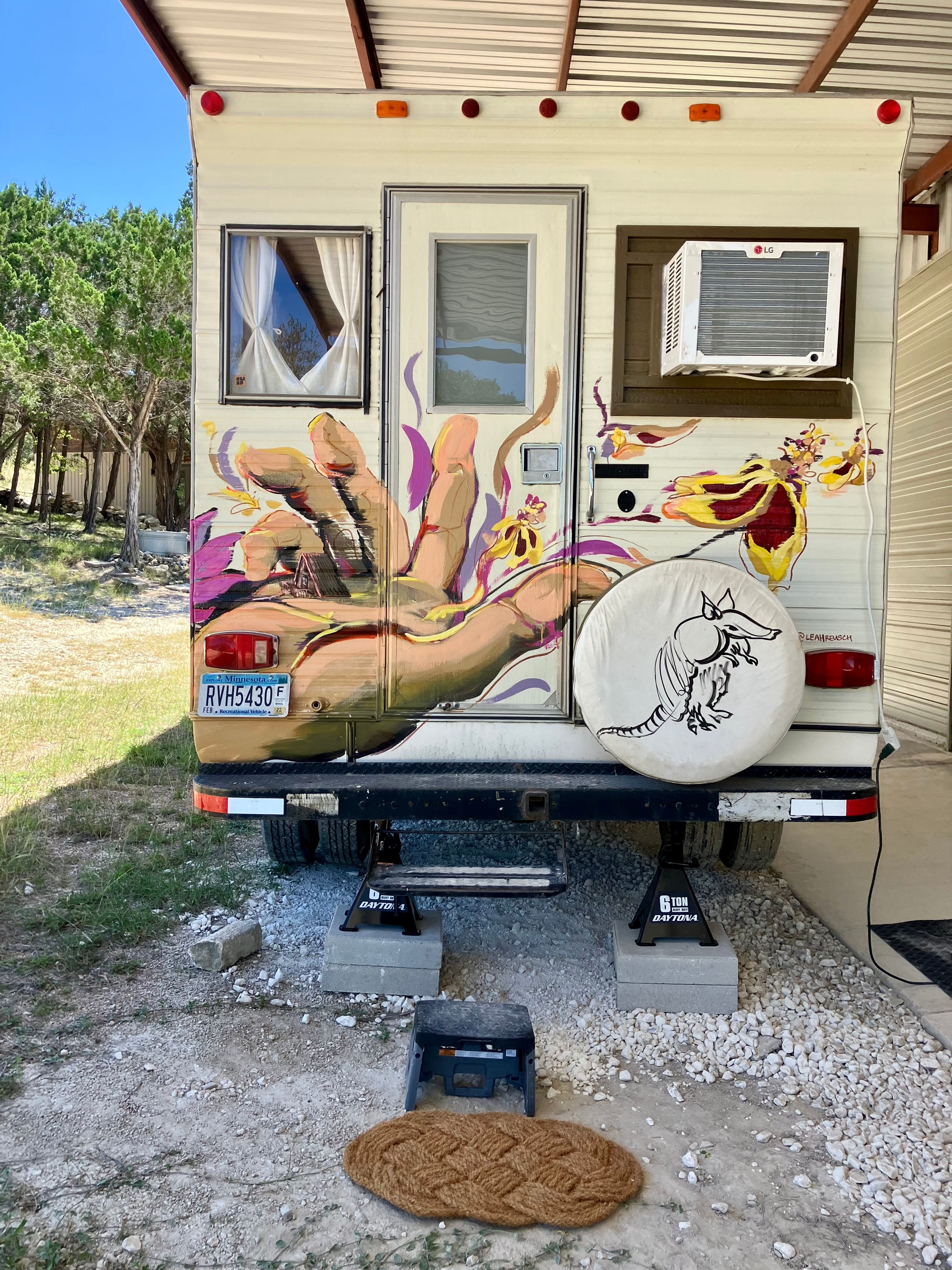 The Charmadillo: Glamping Resort