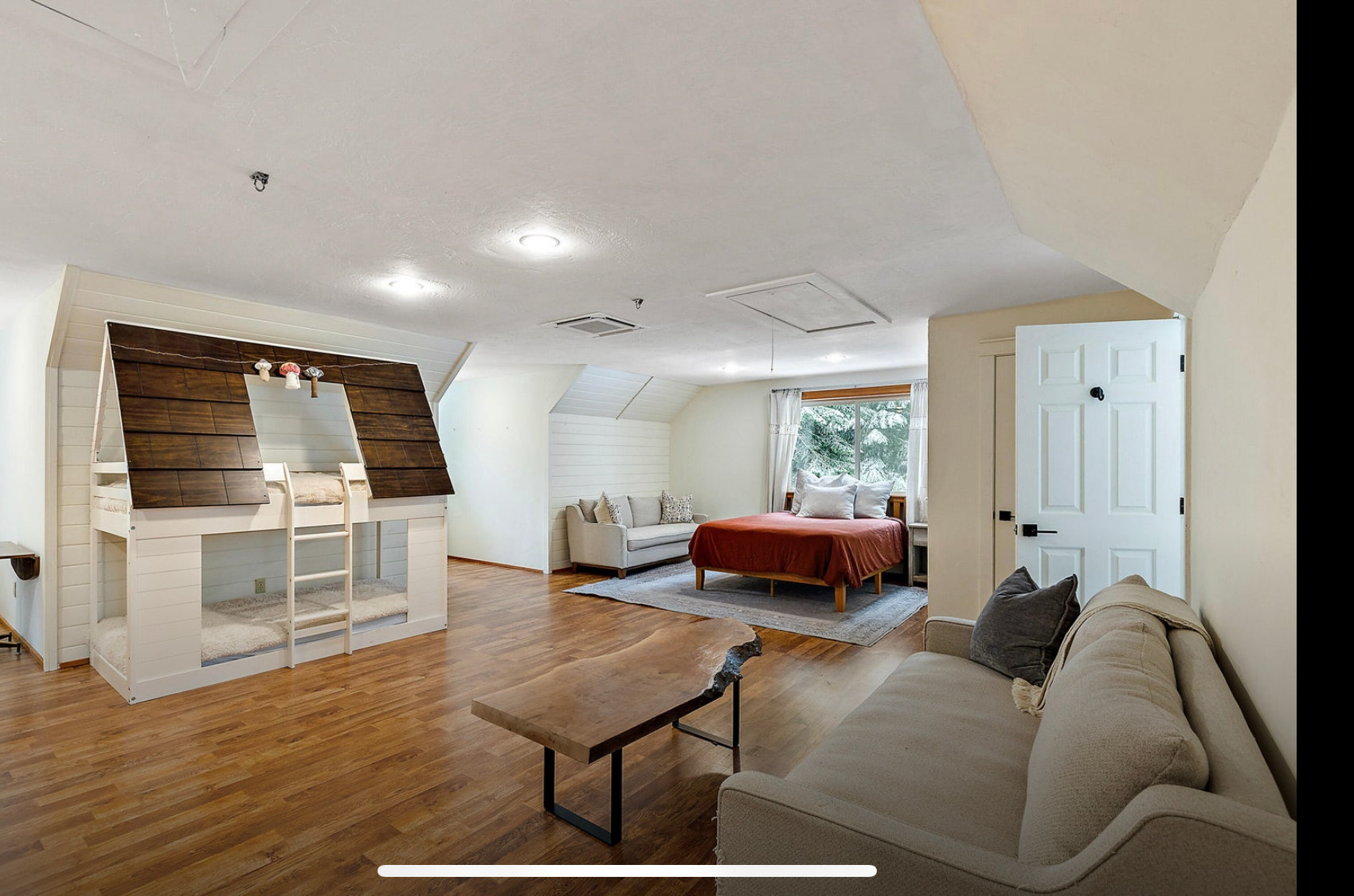 Gorgeous Lakeside Lodgings + Sauna