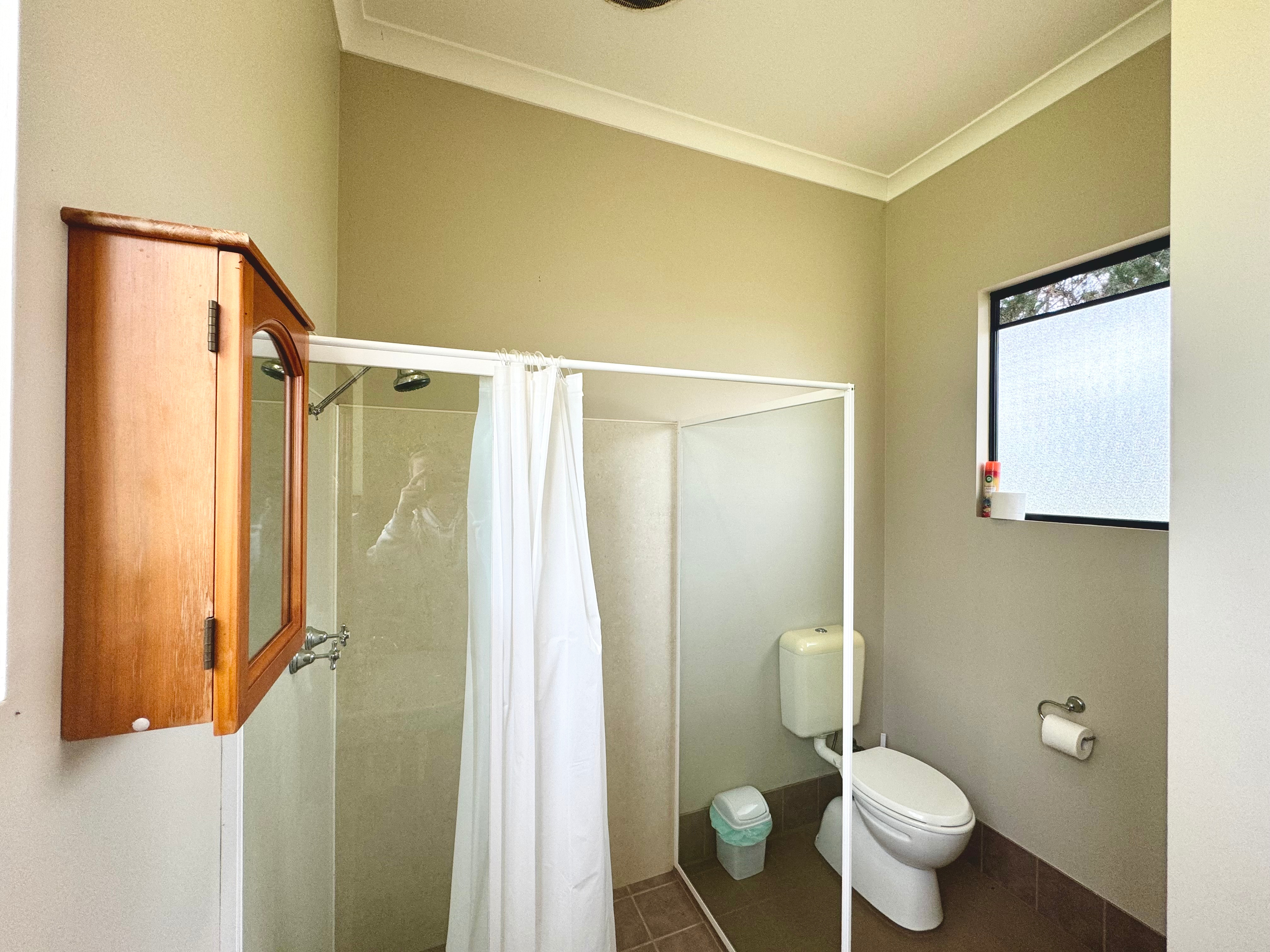 The campsite is incredibly spacious, and the bathrooms are impressively clean! Nothing beats a lovely hot shower after a day of outdoor adventures.