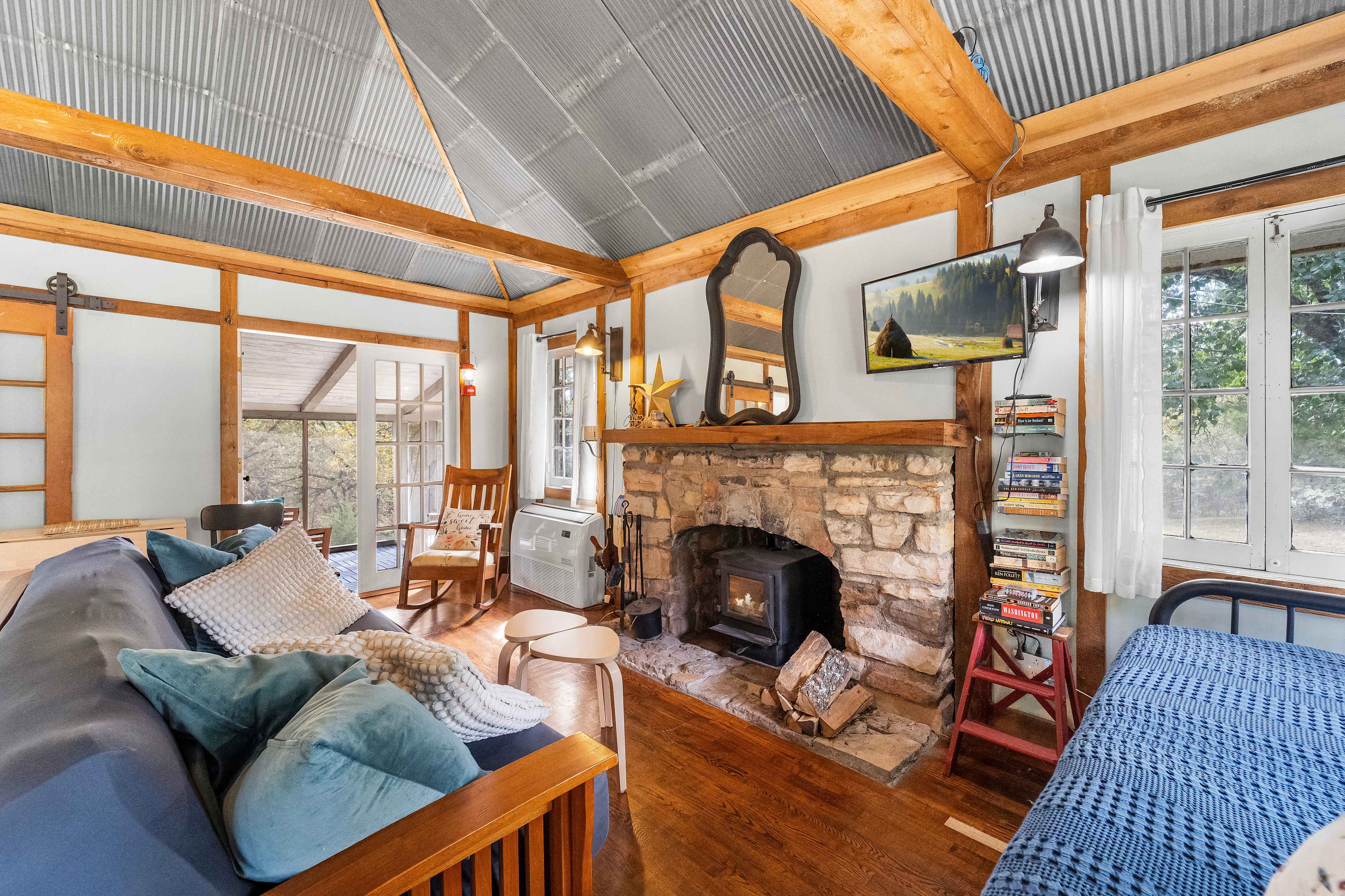 Cairn Cottage~kayaks~hot tub~LOZ