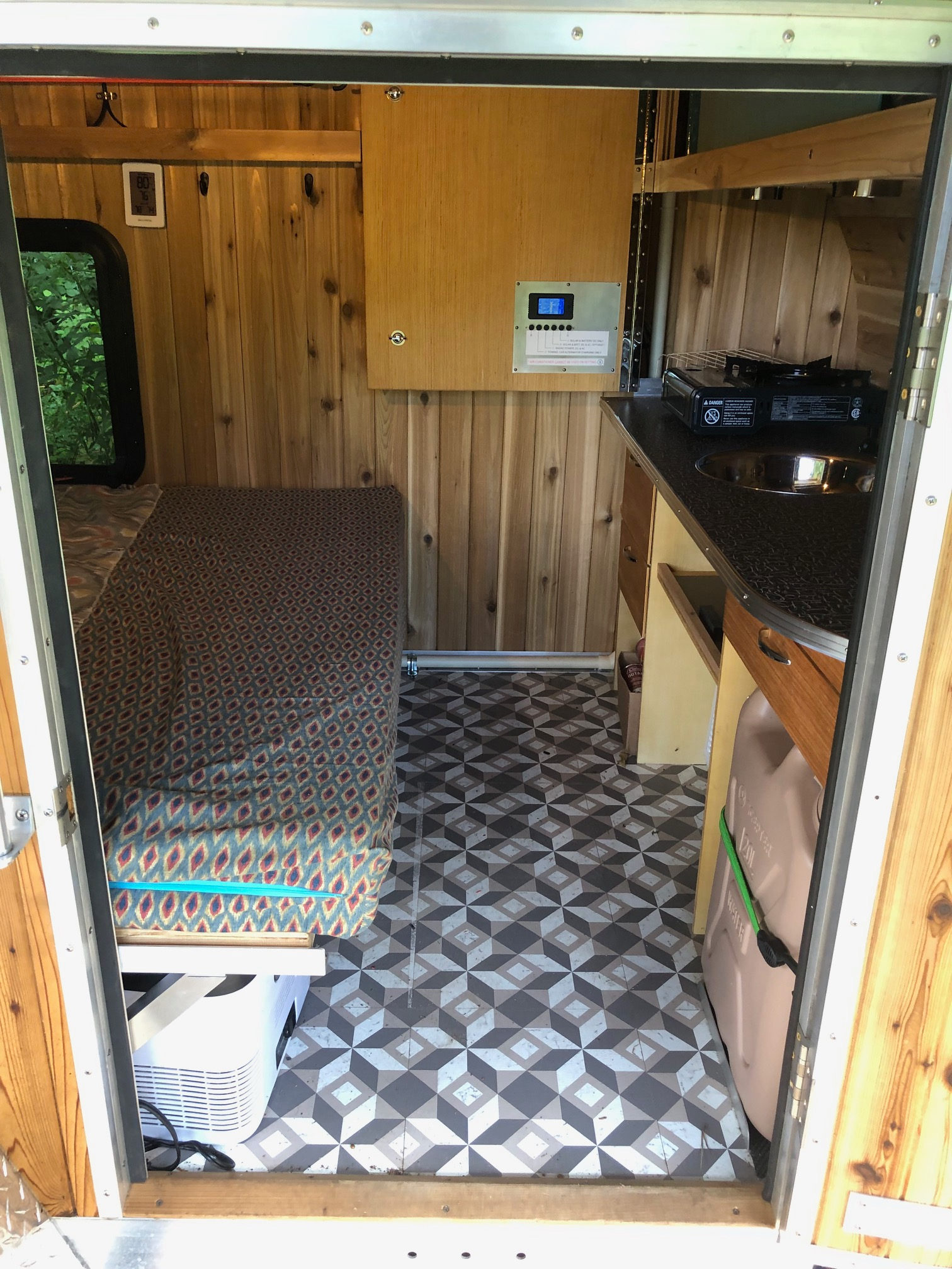 Electric cooler under the mattress.