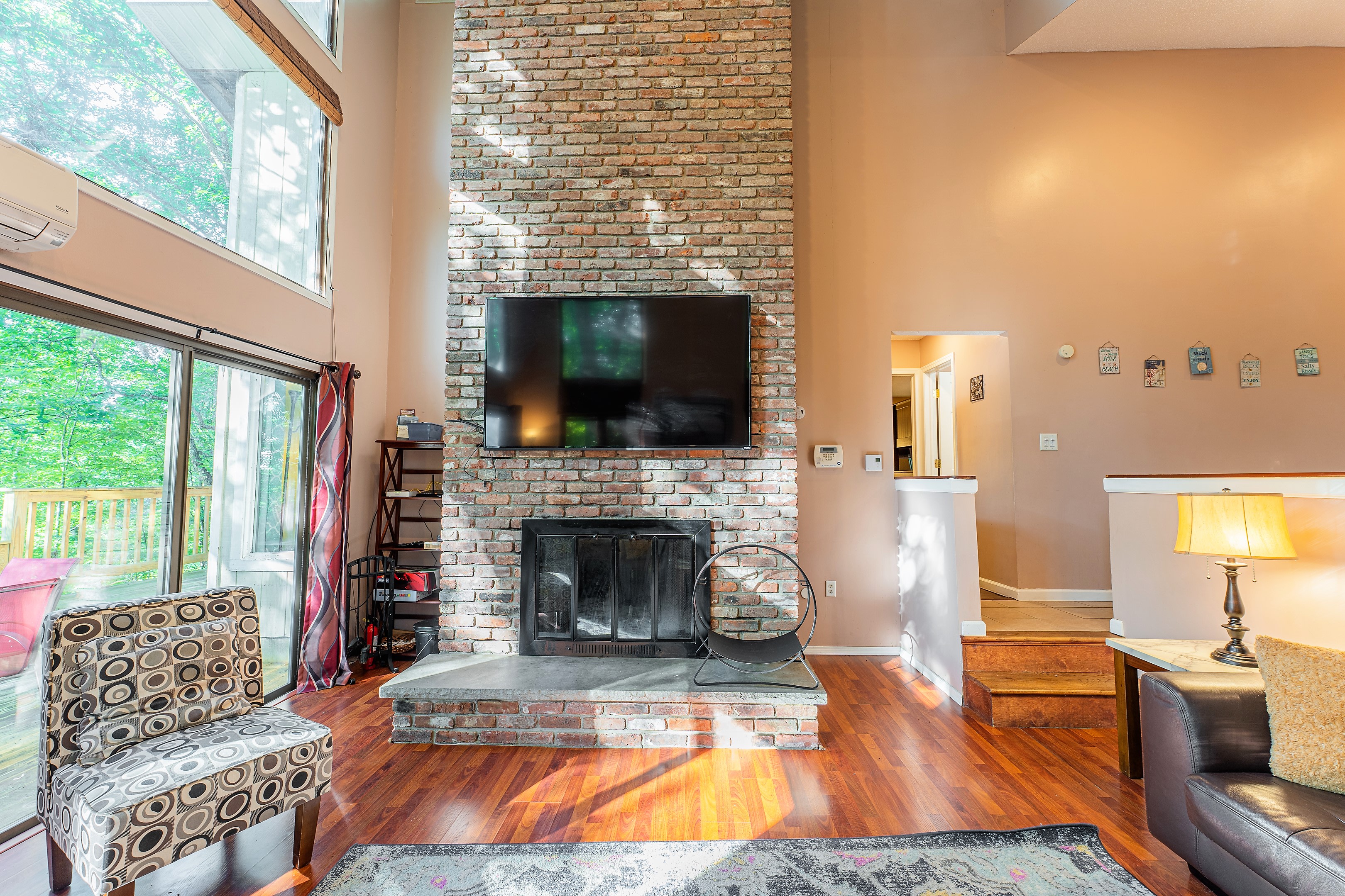 Peaceful Lakefront Stay, HotTub