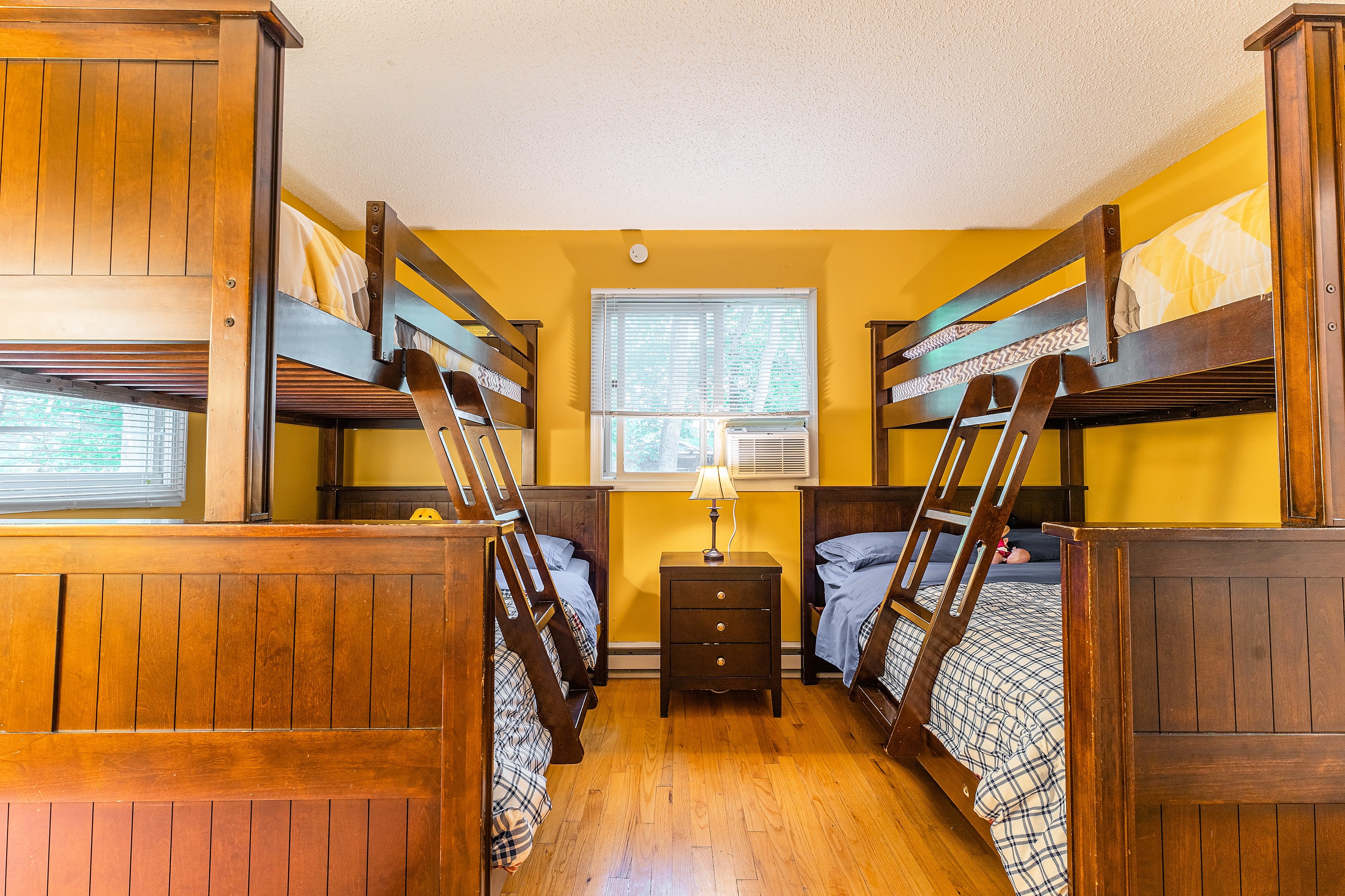 Peaceful Lakefront Stay, HotTub