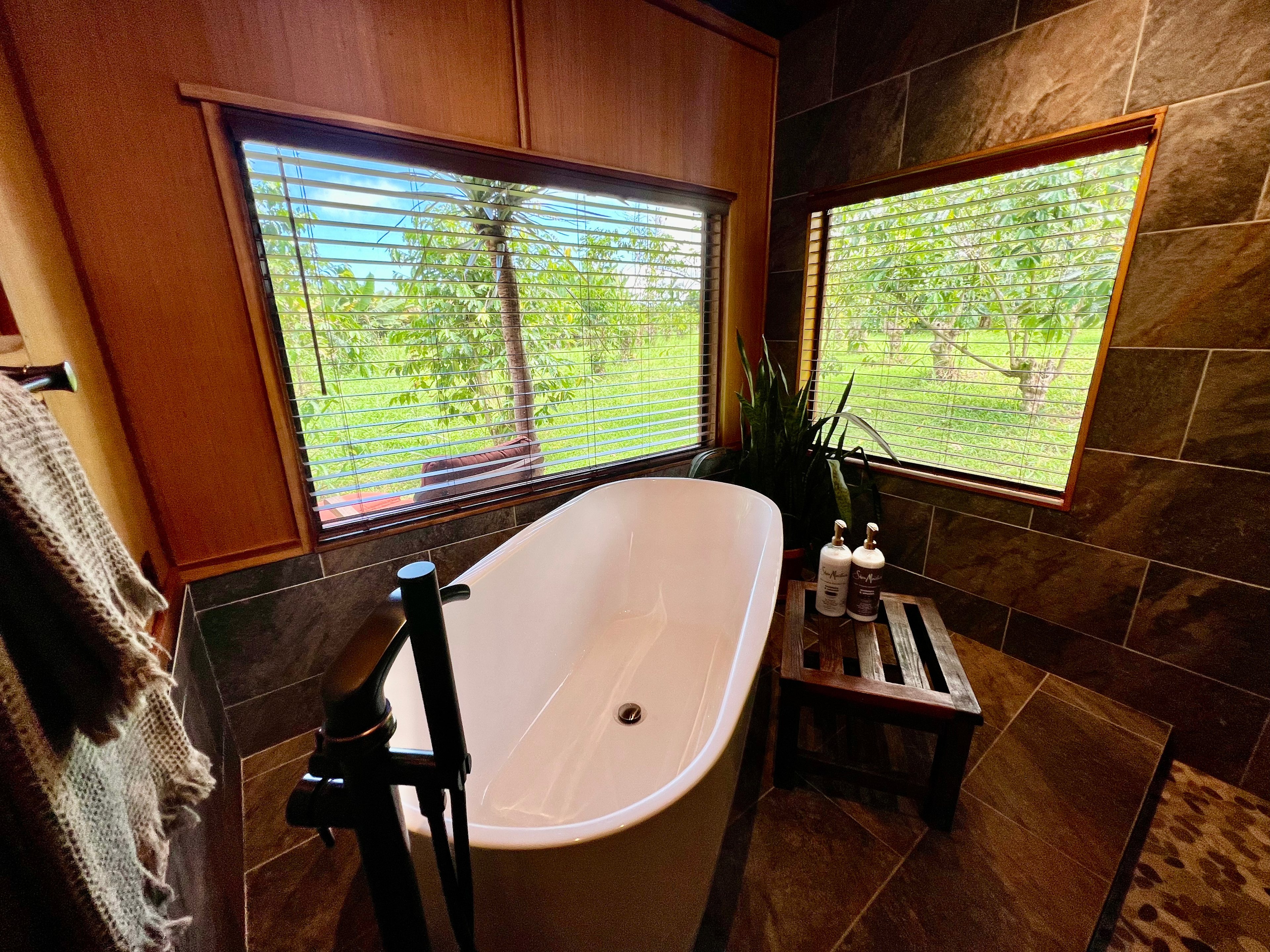 Magical yurt, stunning spa bathroom