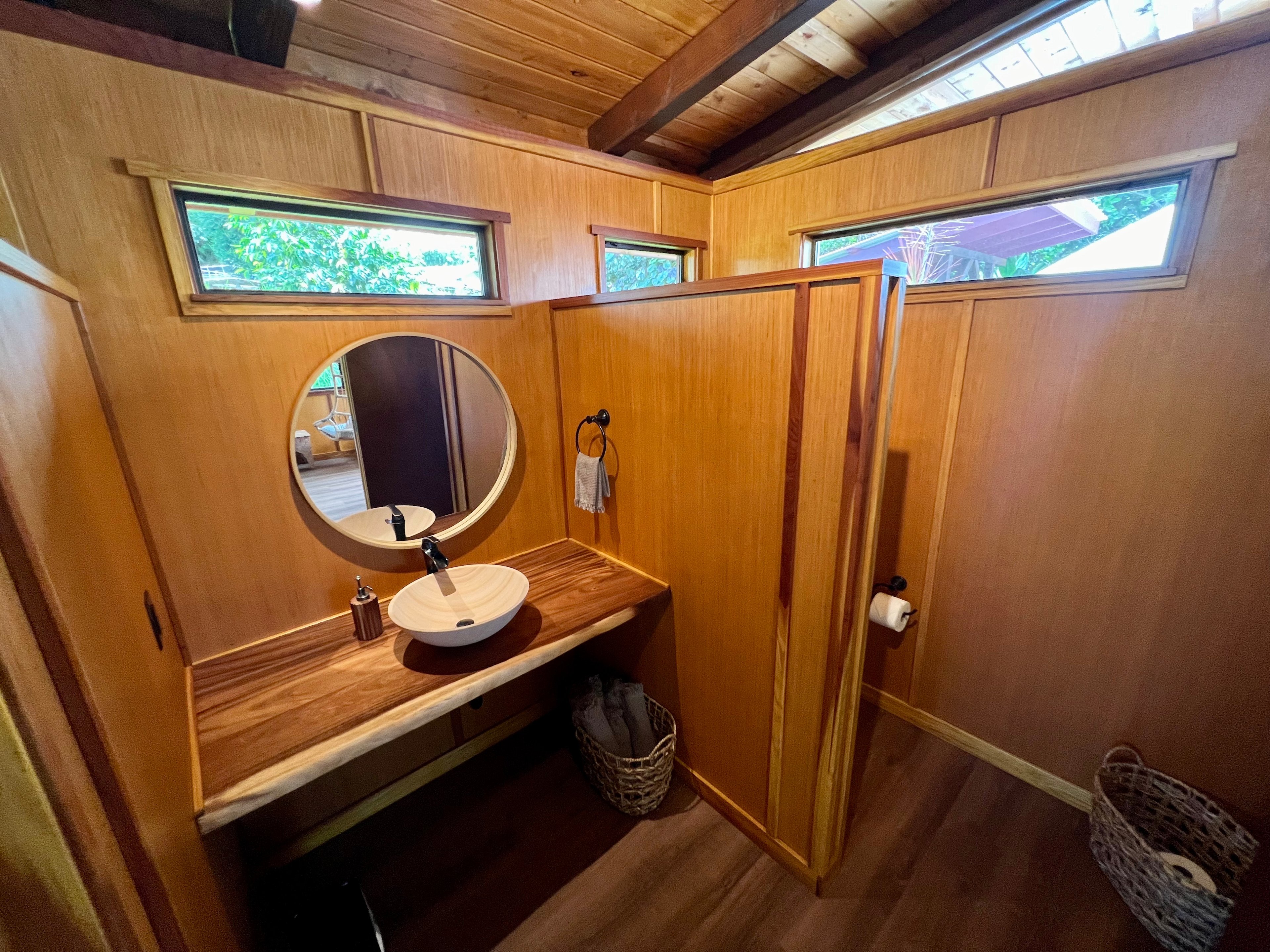 Magical yurt, stunning spa bathroom