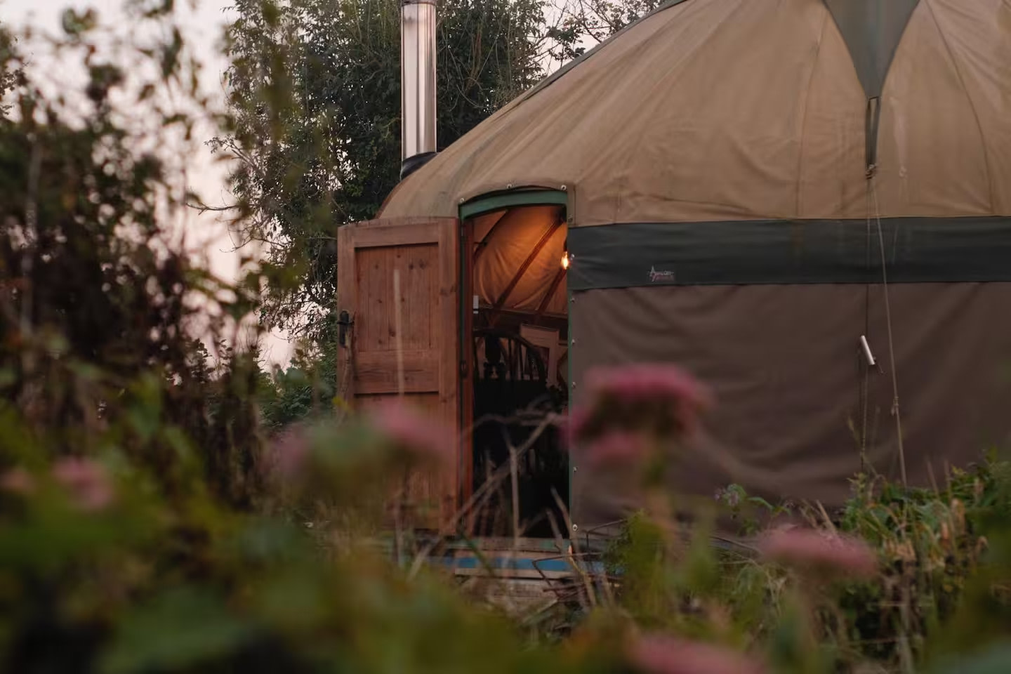 Fully wool insulated 18ft yurt on platform. Cosy in winter. 