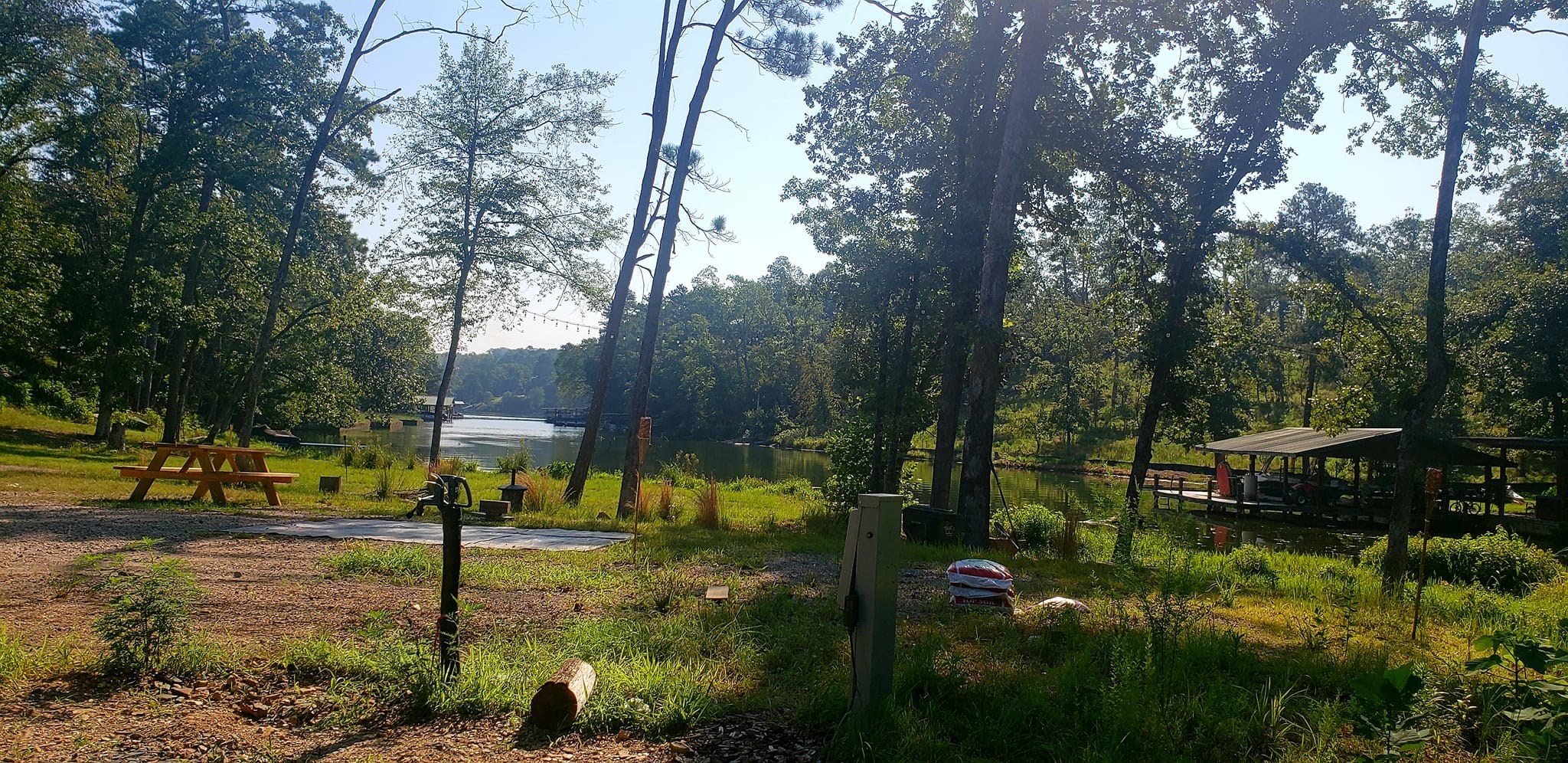 Rainbows End RV On Lake Hamilton