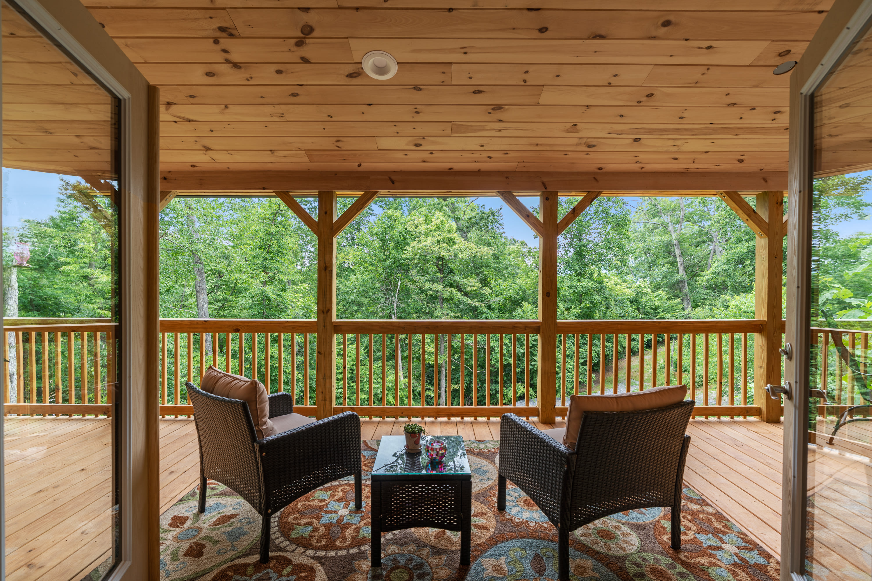 Come and Relax!  Enjoy Spring, Fall and Winter Long Range Blue Mountain Views!  