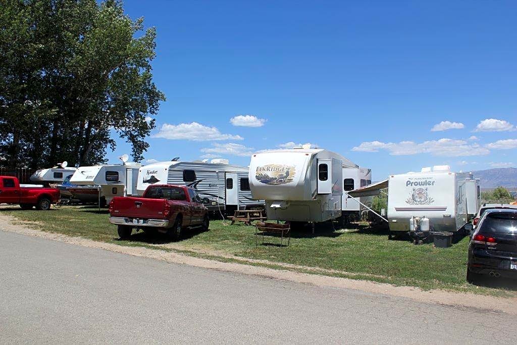 Crowley Lake Fish Camp