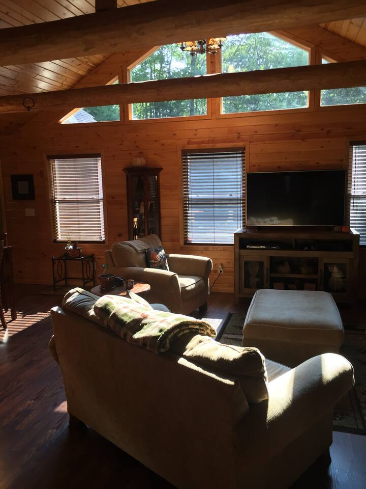 Cozy Cabin Secluded in the Woods