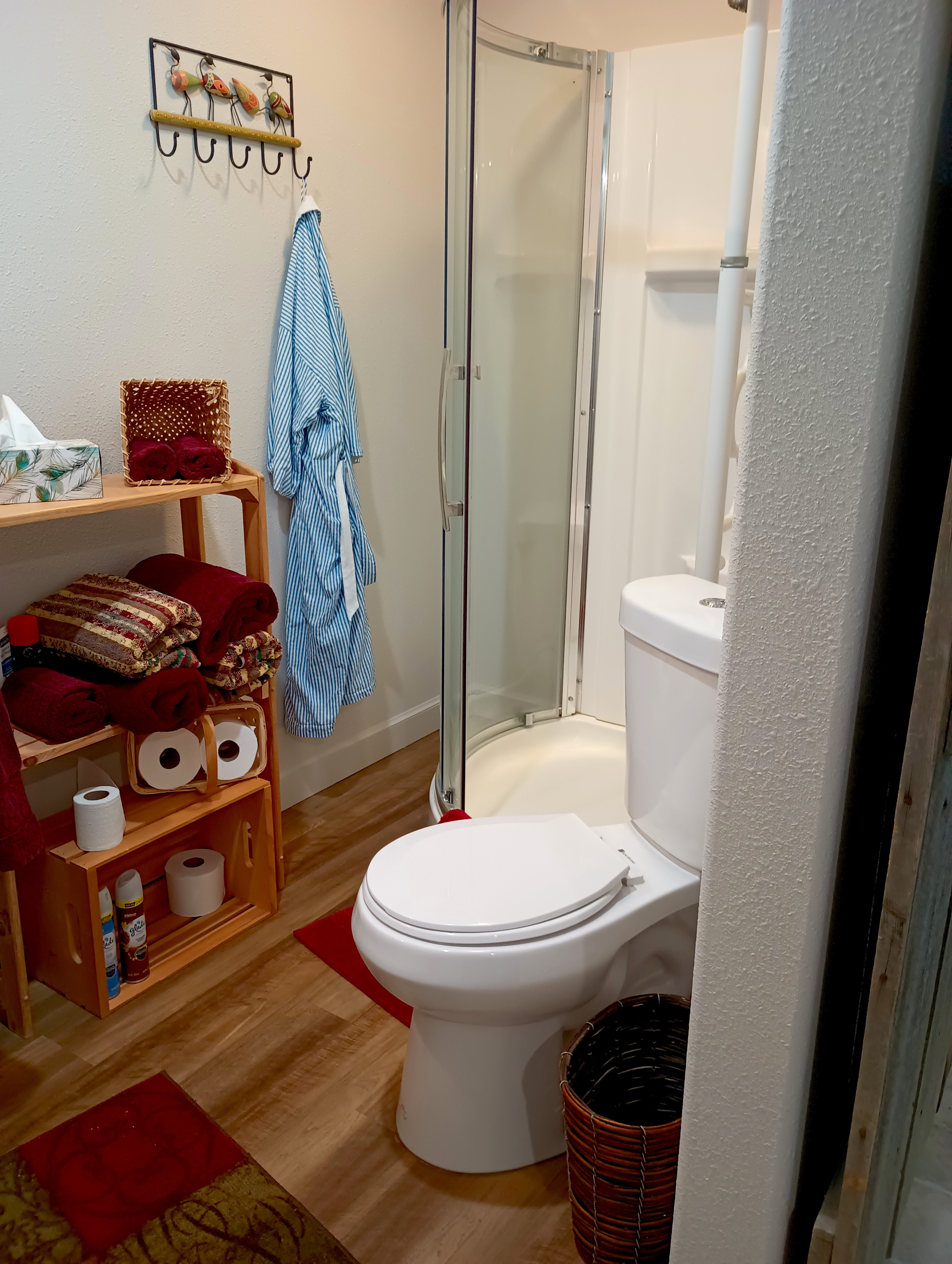 Cozy Cabin On 10 Acres!