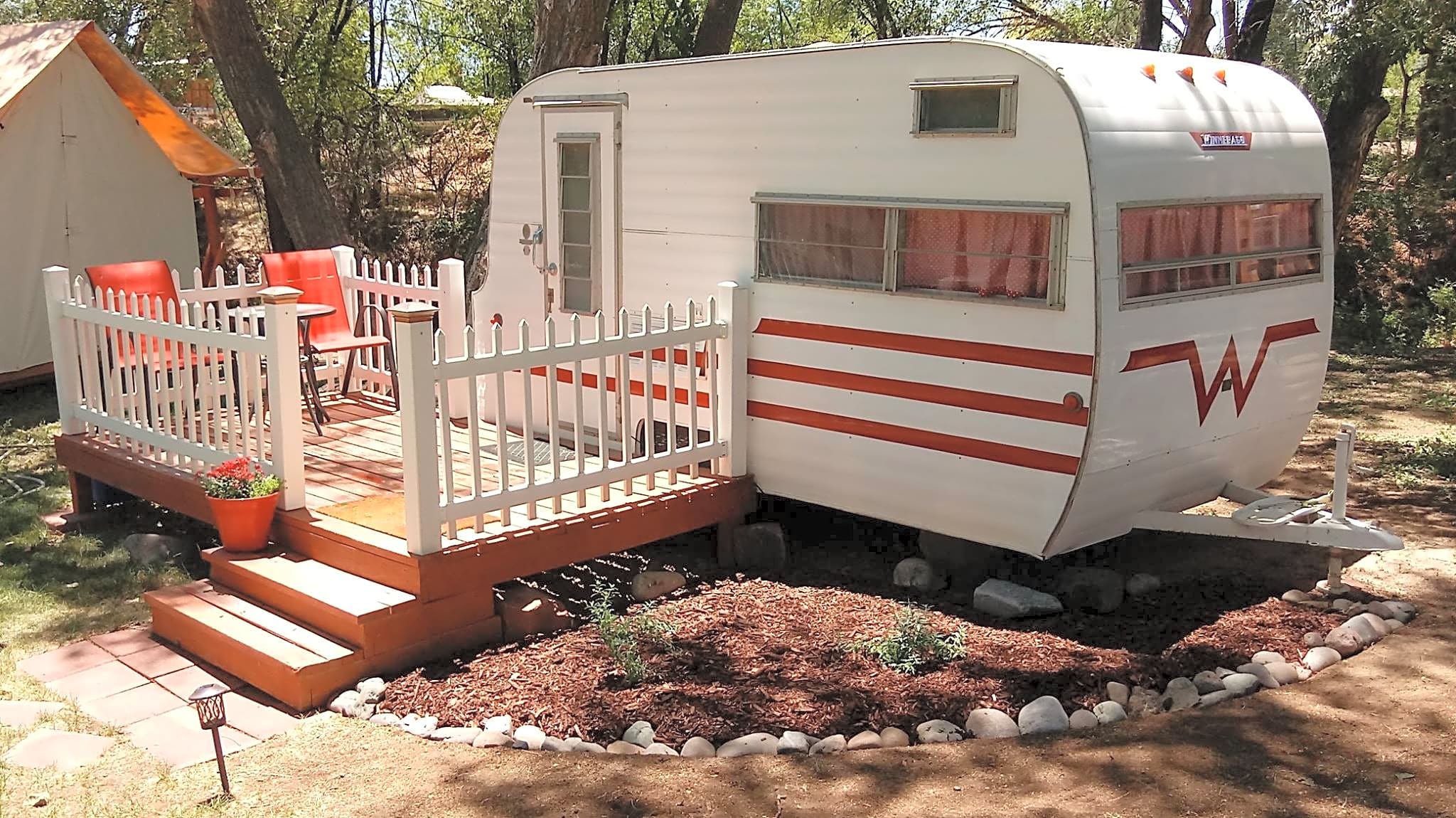 The Little Darlin' Winnebago