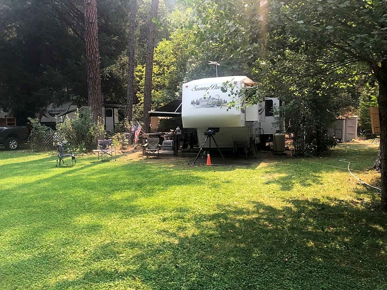 Water and Electric 30 Amp RV Site Near River