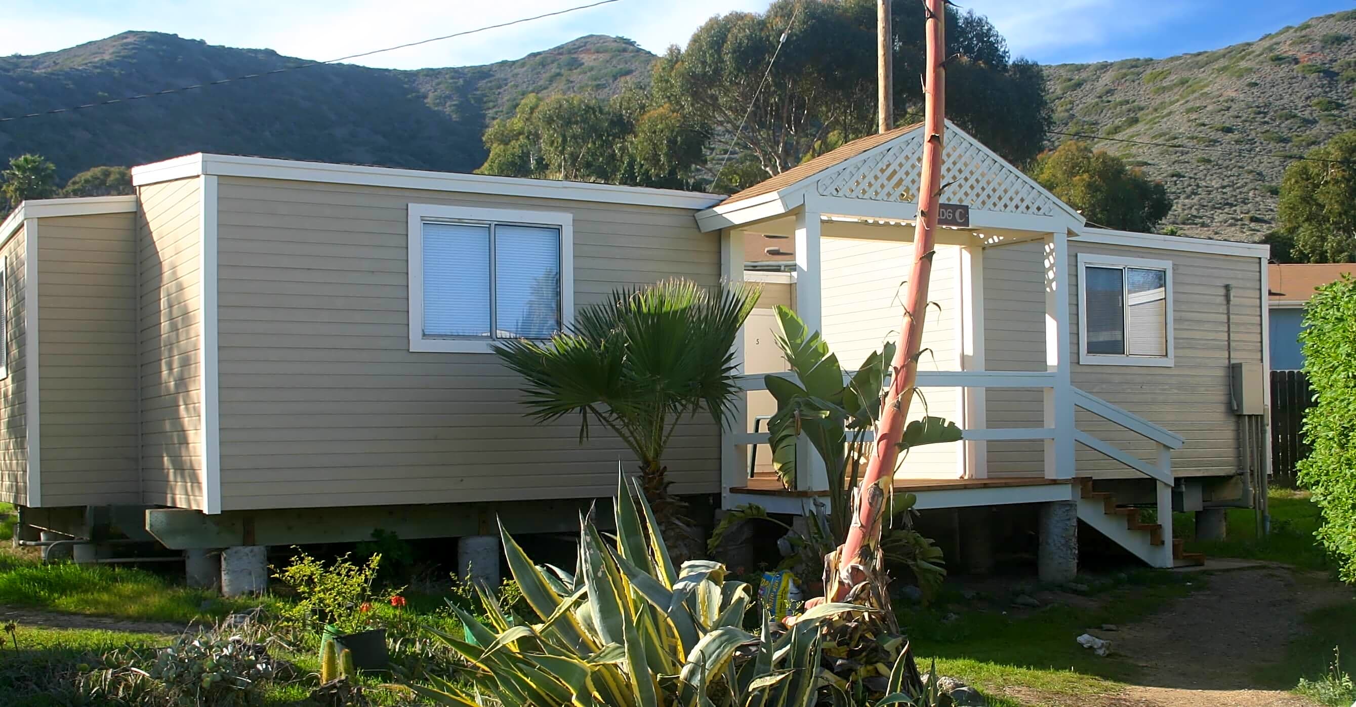 Two Harbors Deck Room - 2 persons max