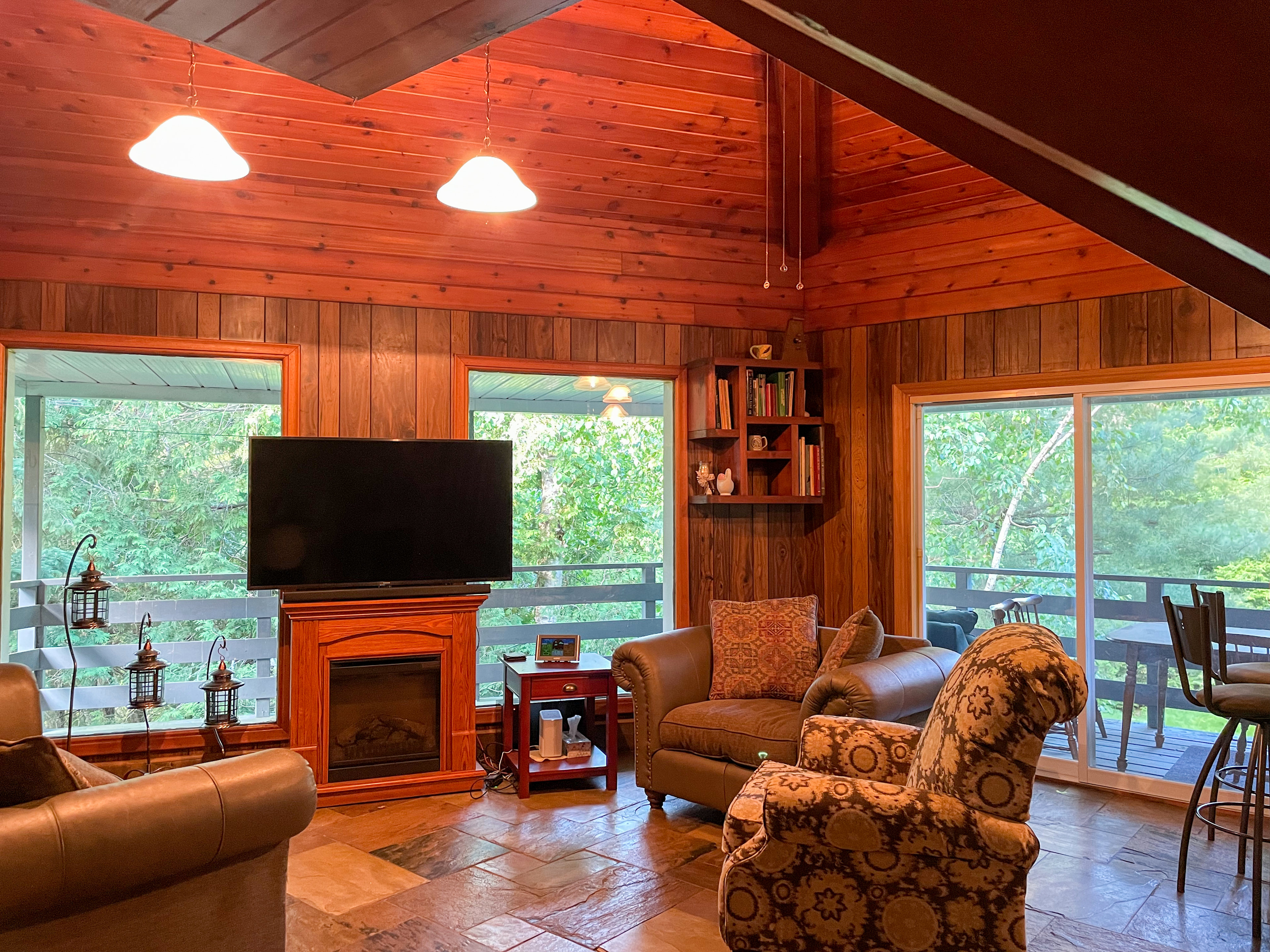 Spacious 3+2 BR Nature Cottage