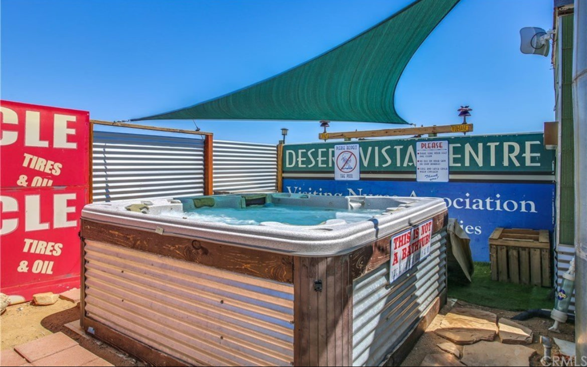 Joshua Tree Glamping Yurt