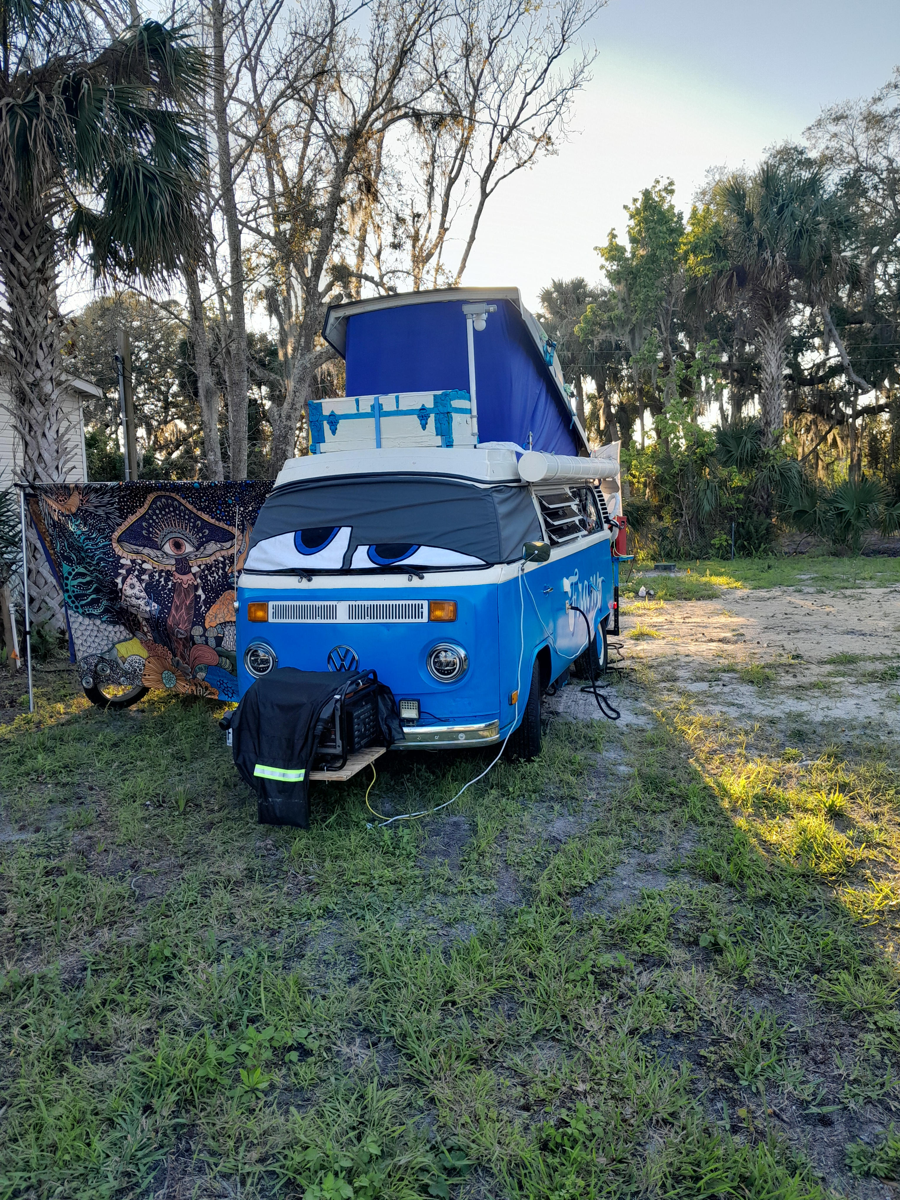 If that's not a relaxed look I don't know what is. 