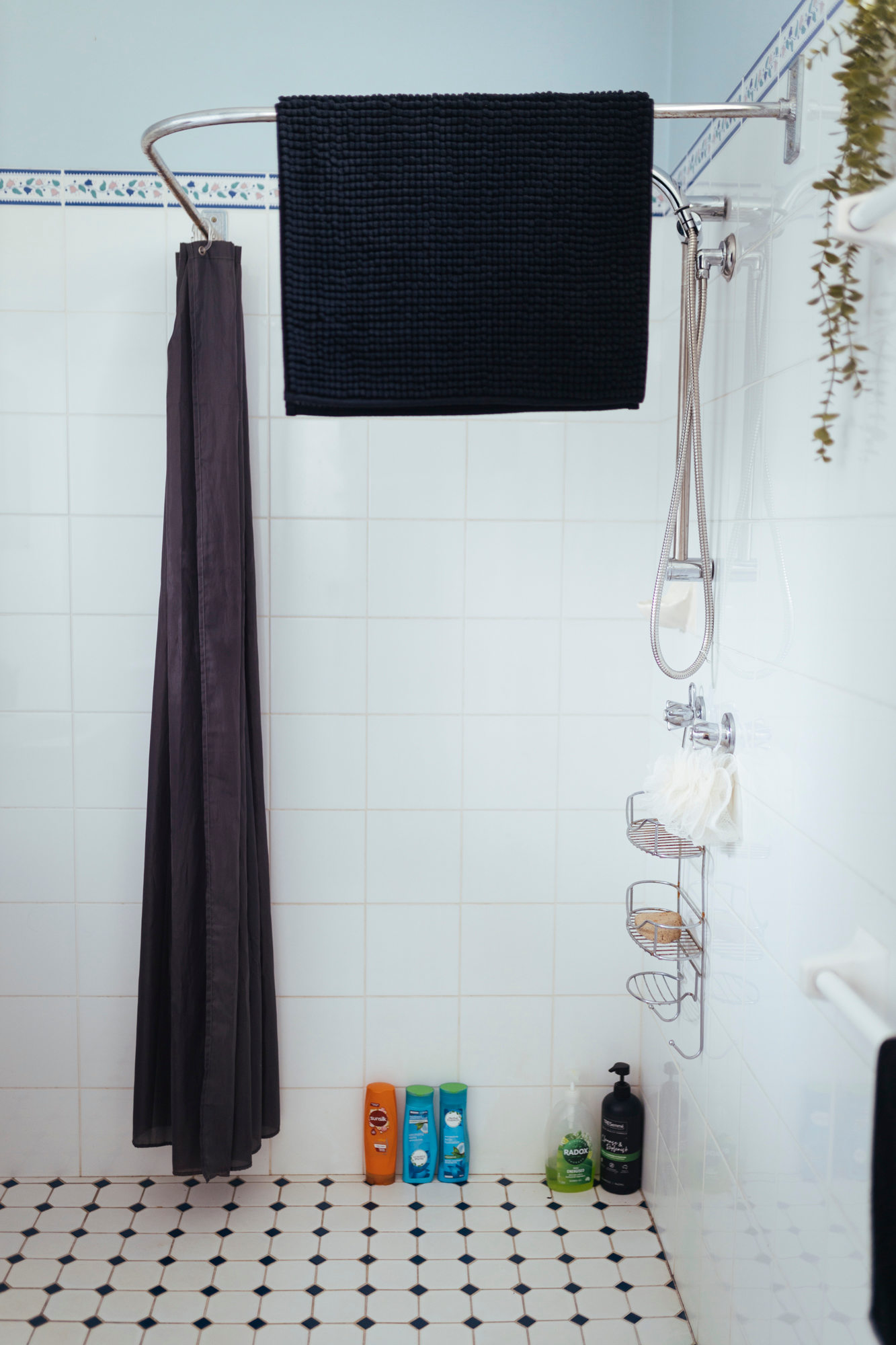shower inside the cabin