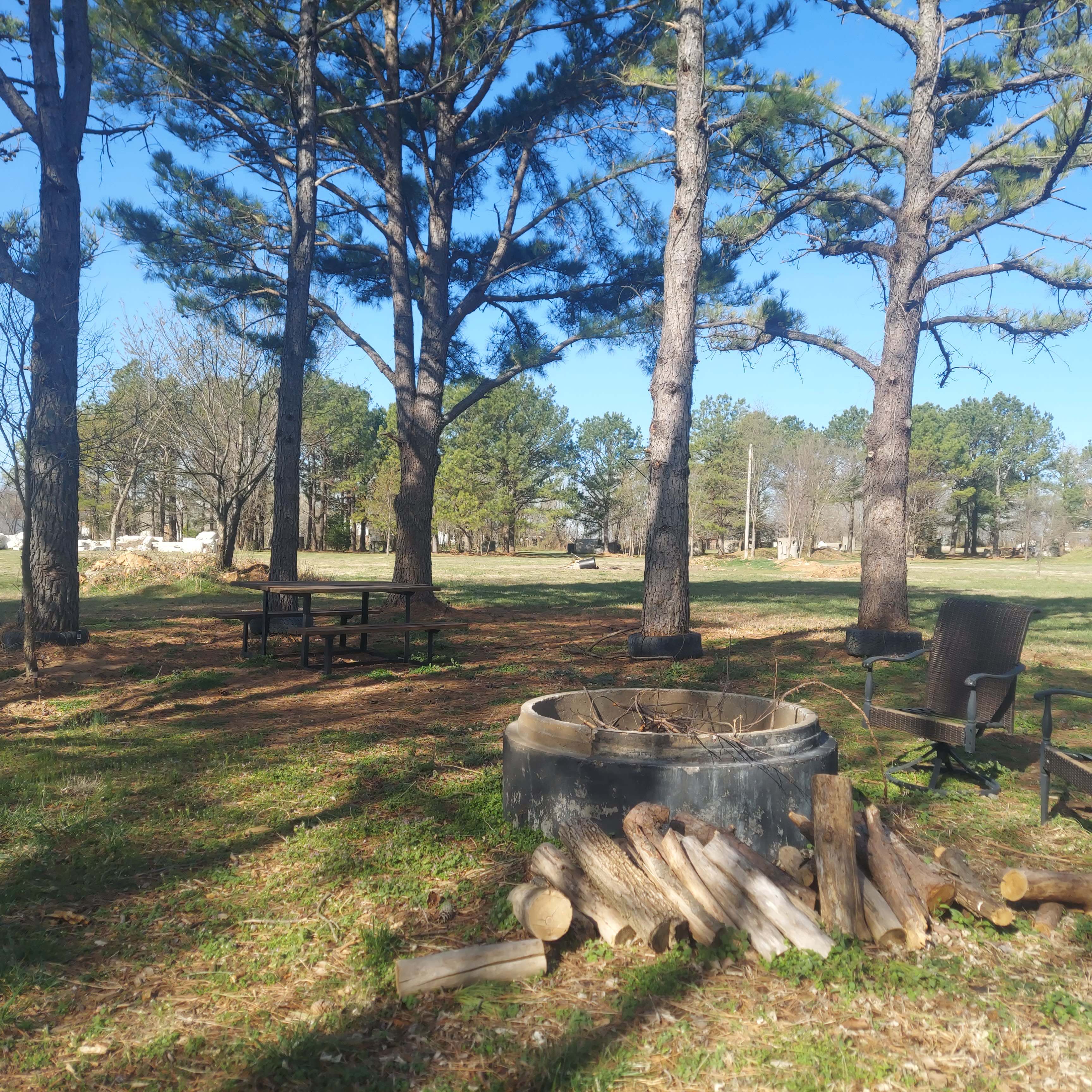 Great RV Campsite next to large grass area! Table and firepit.