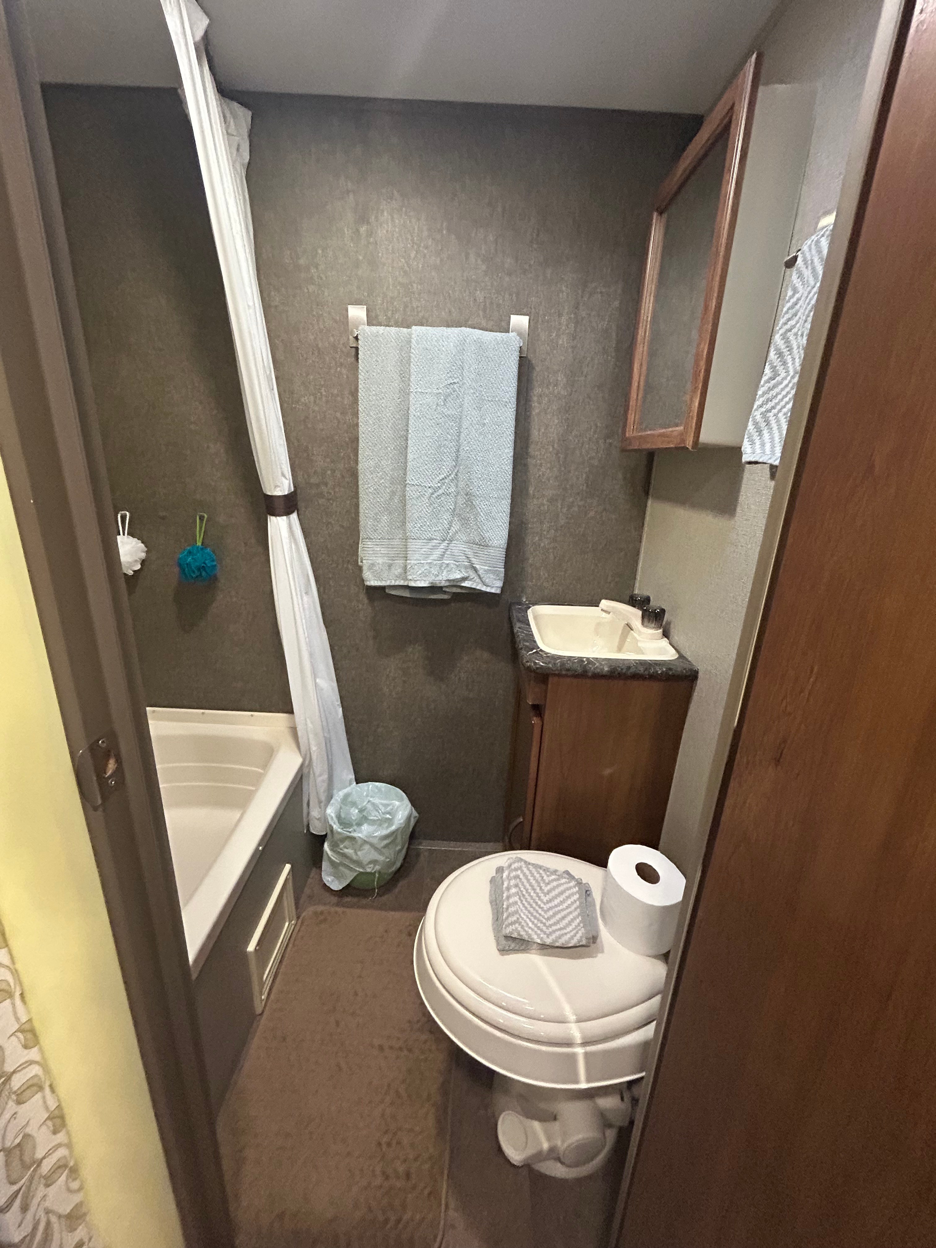 Red Rooster Farm: AVL Adjacent!