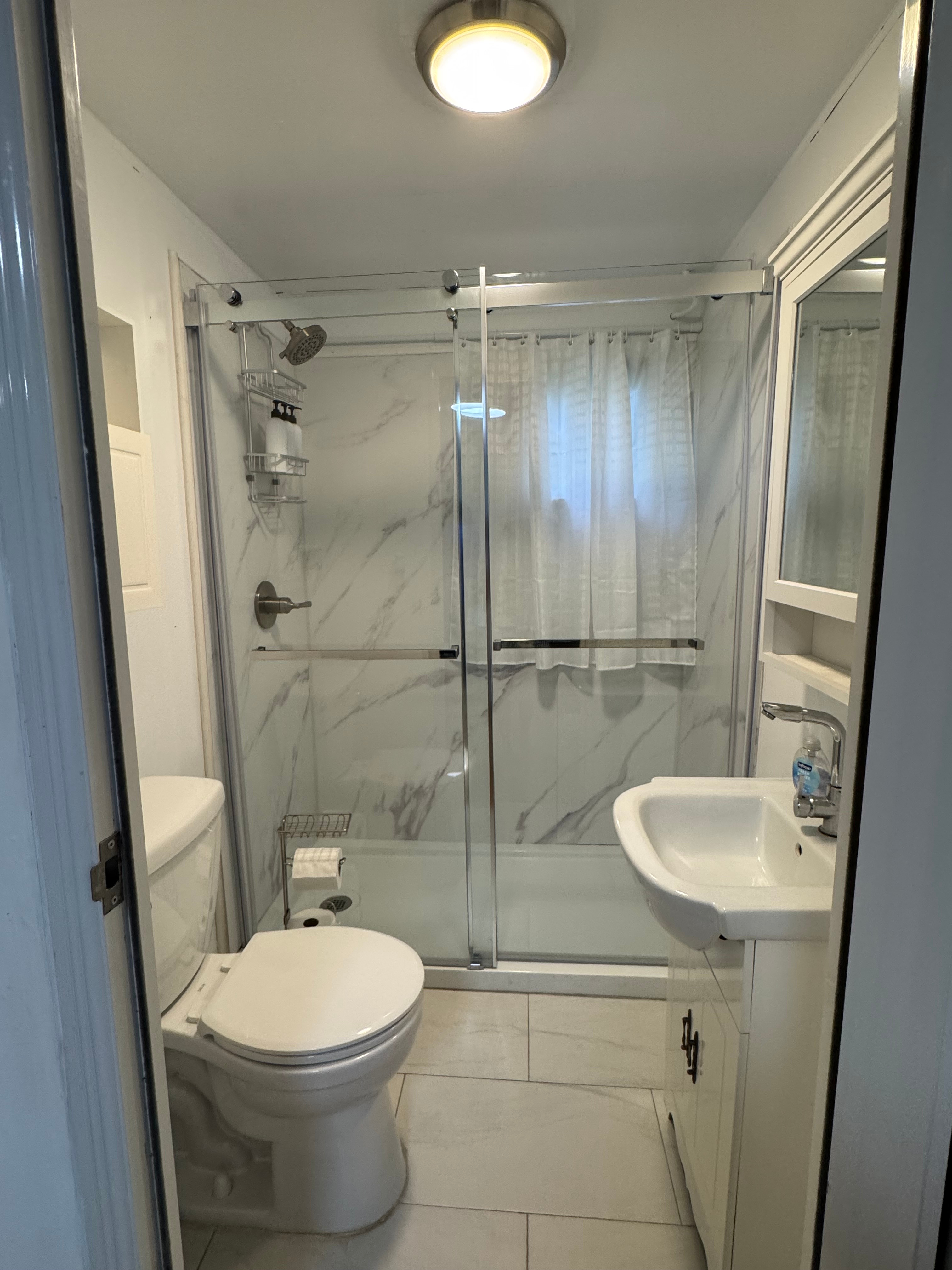 Newly renovated bathroom 🙌🏽