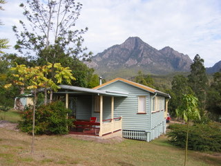 Back view of Henrys Hut showing the covered BBQ and picnic table area.
Mt Barney in the background.