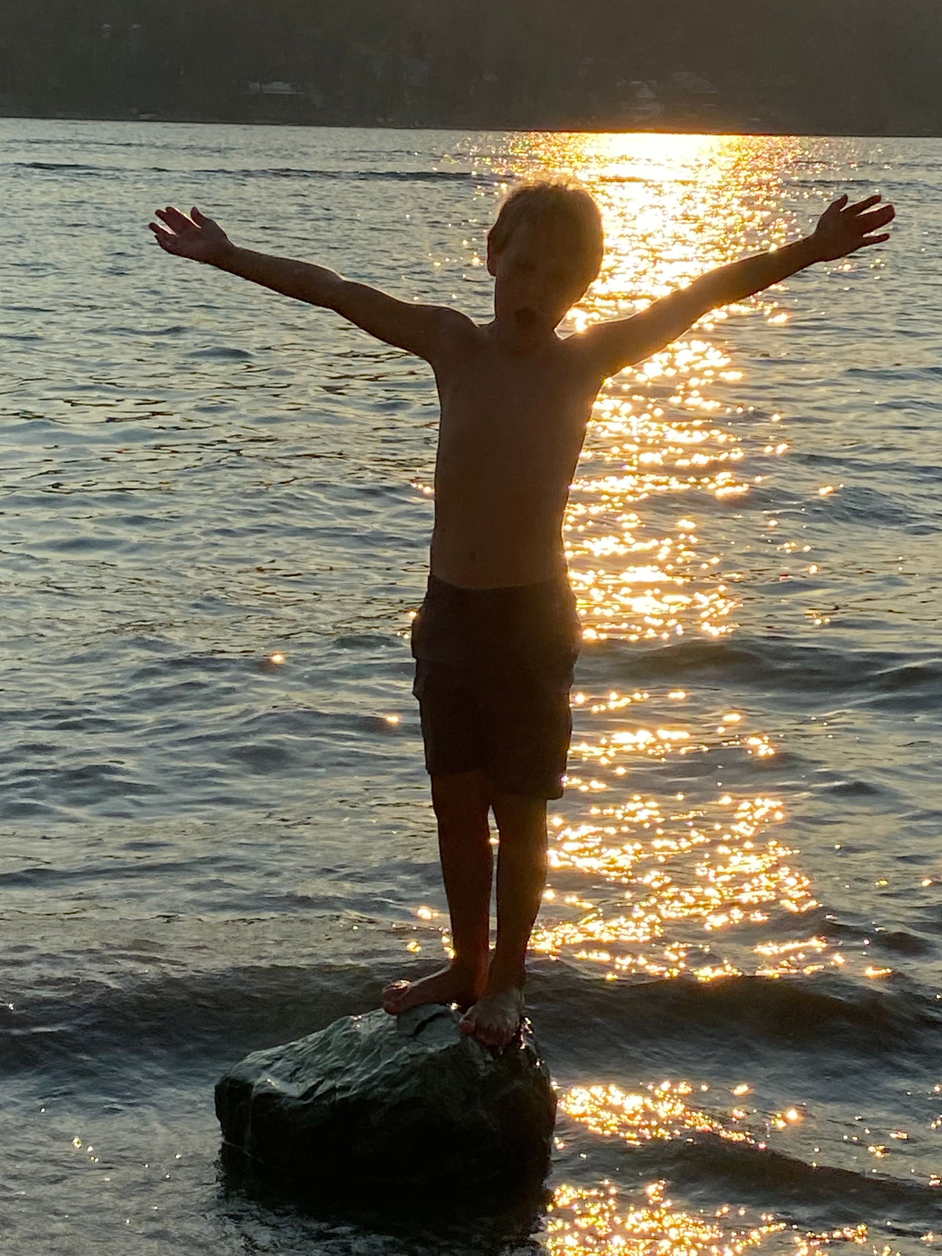 Hi! I'm Stephen, welcome to Woody's On Flathead Lake. My dad is Woody, let me show you around.
