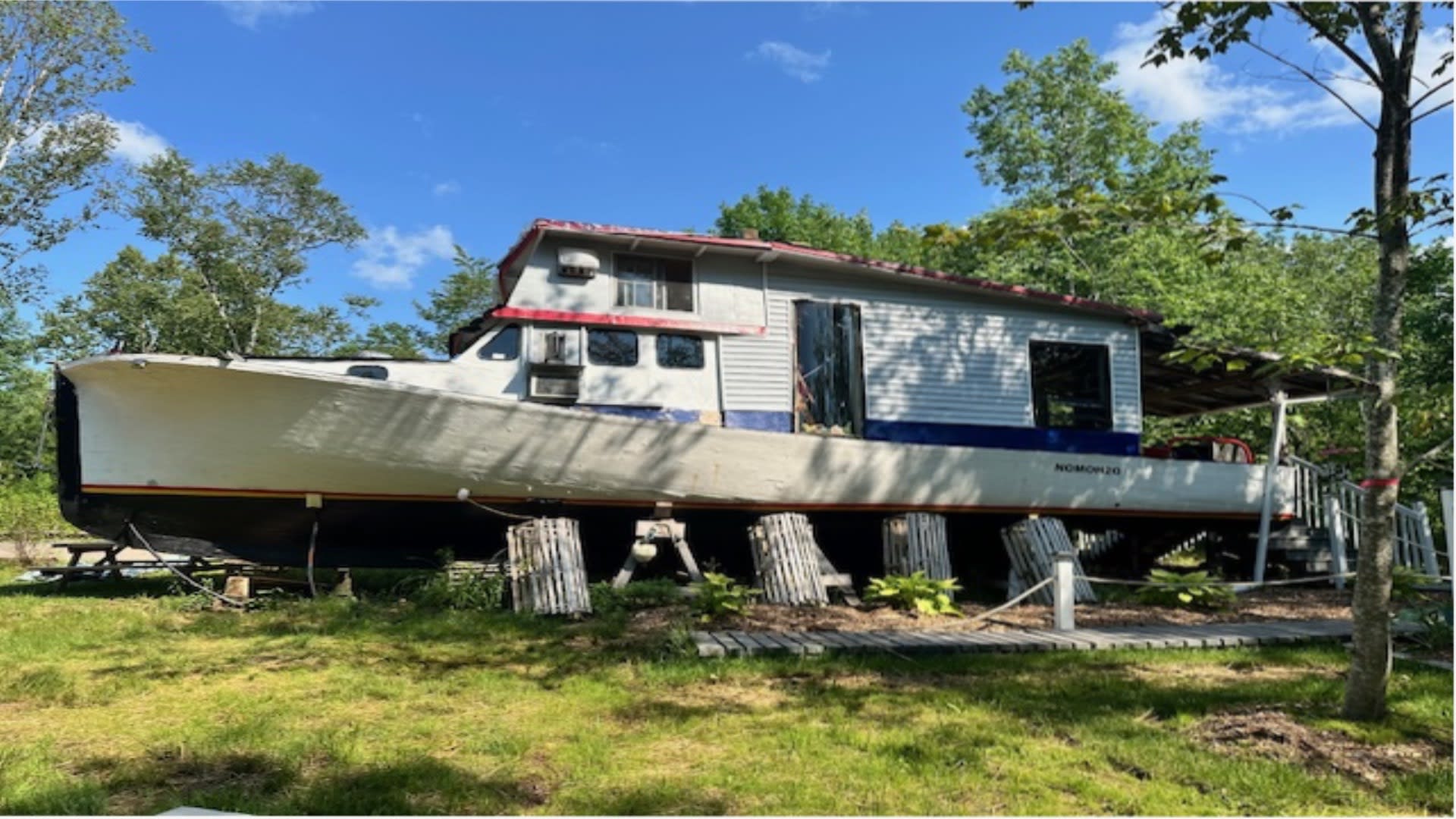 The Lobster Boat Inn