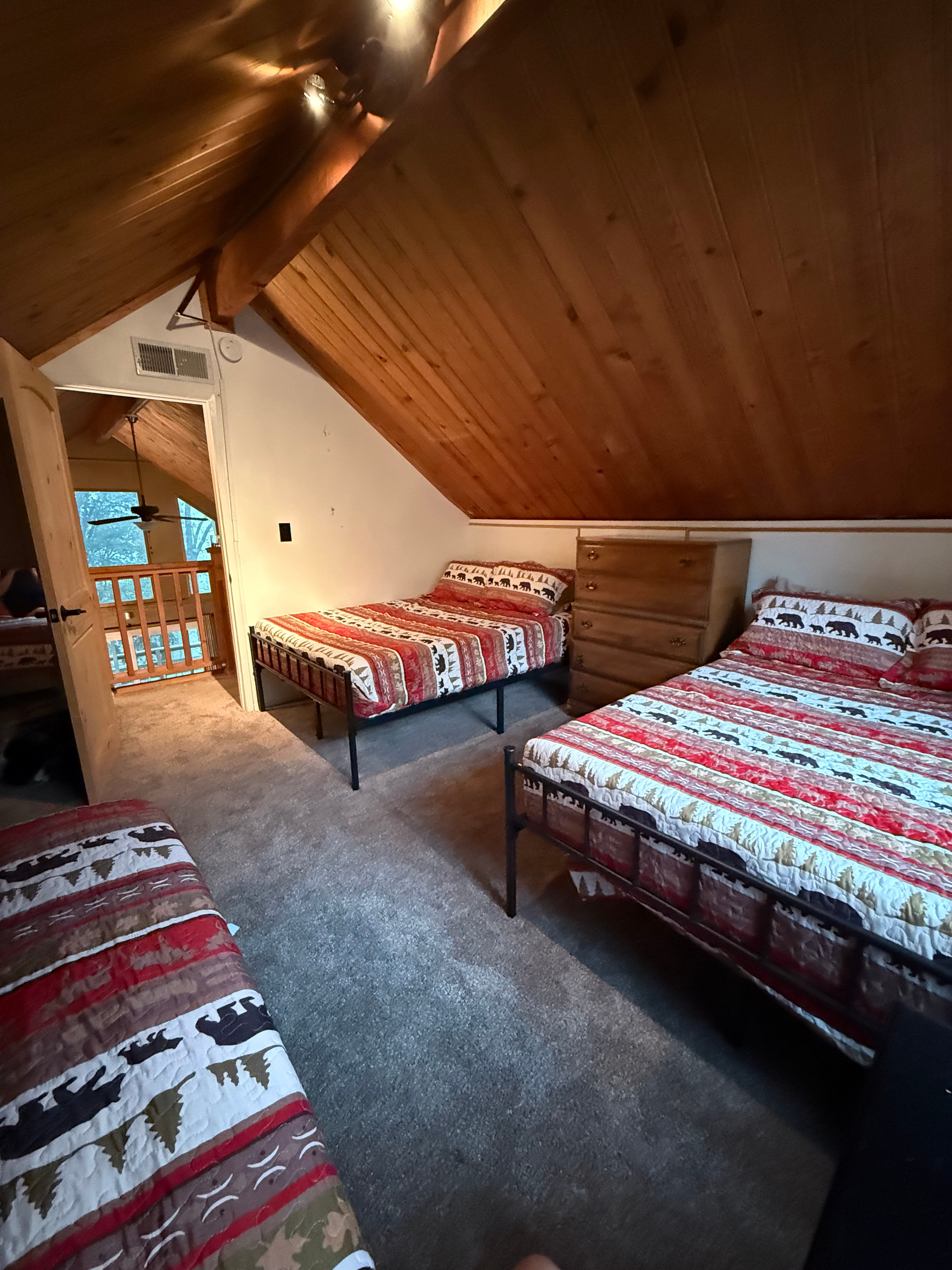 Three Bears Room 2 Full bed 1 Twin