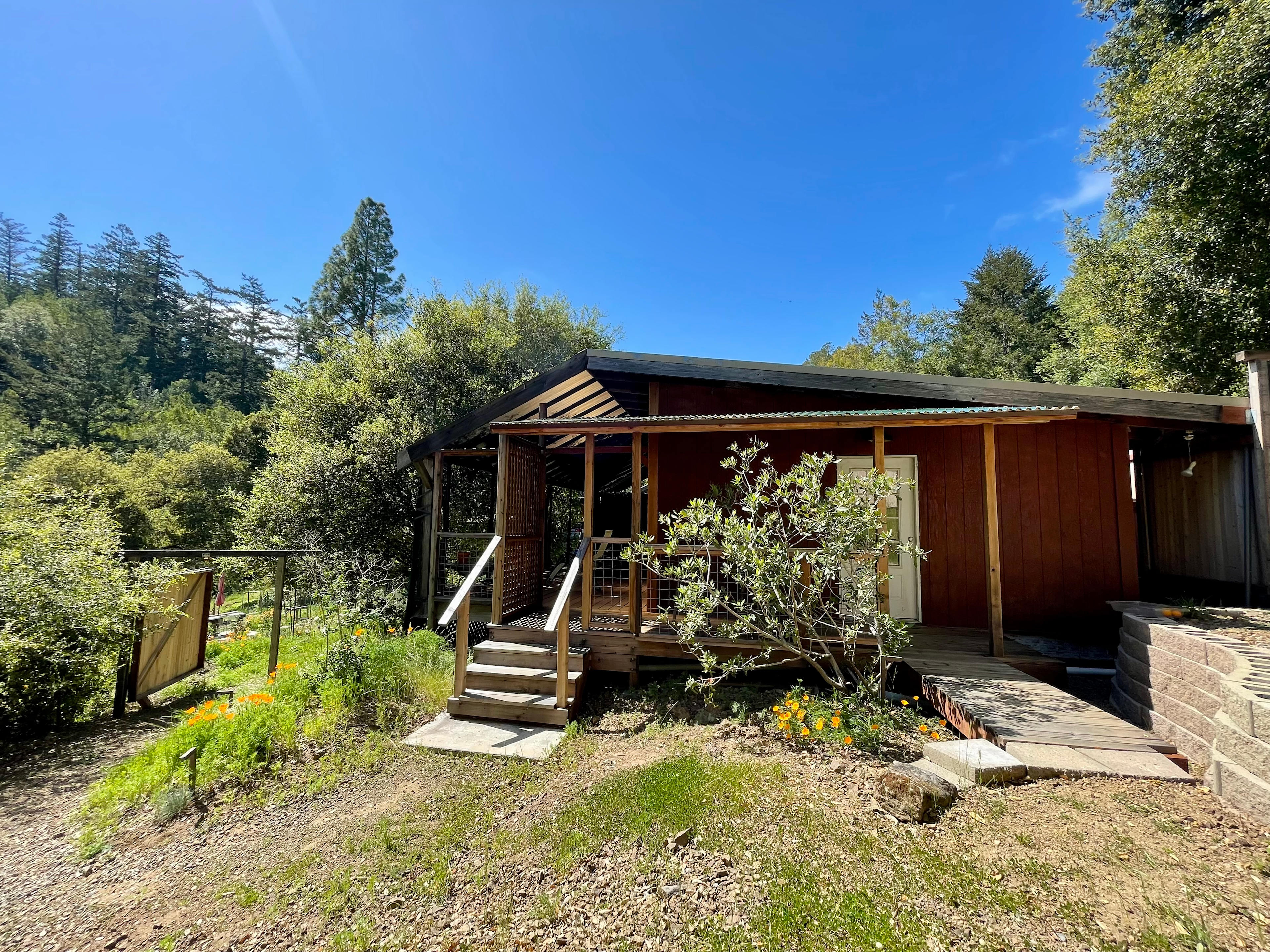 Comfy Studio Near Trails & Beaches