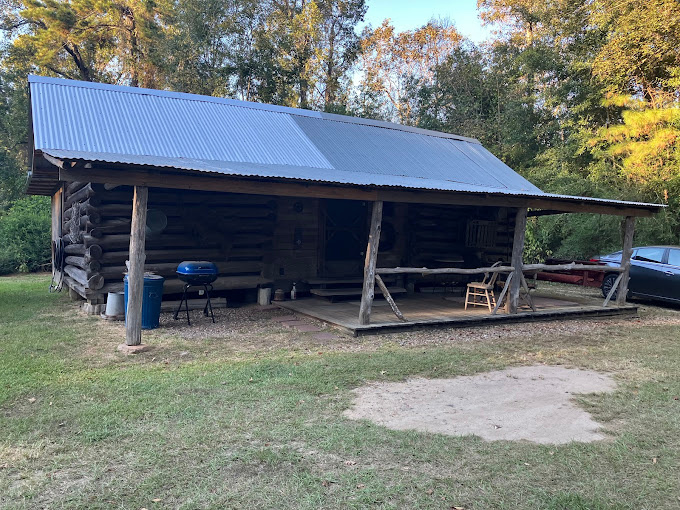 Cozy Cabin Rental with Breakfast Included near Beaumont, Texas