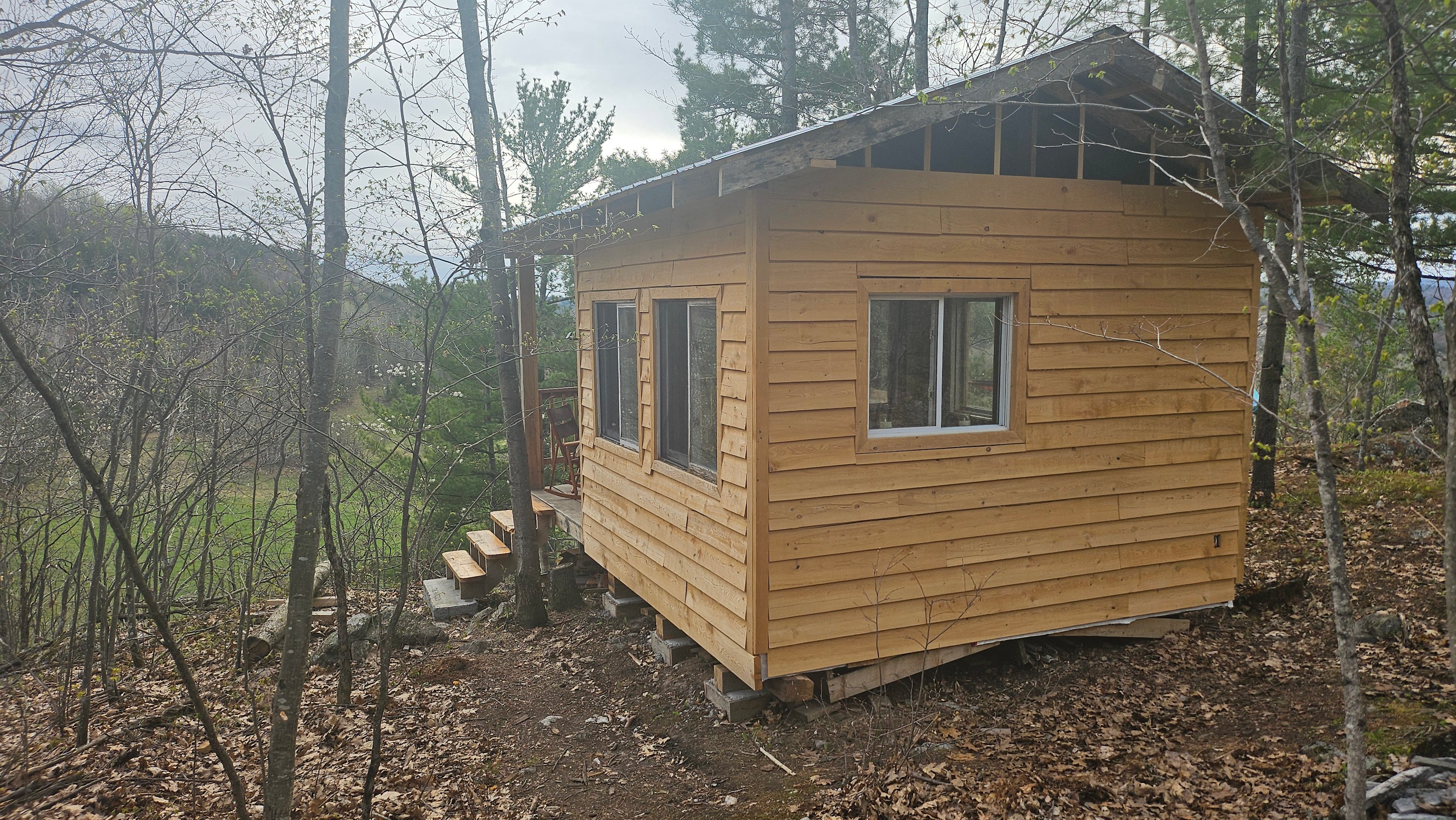4-Season "Romantic" Cliffside Cabin