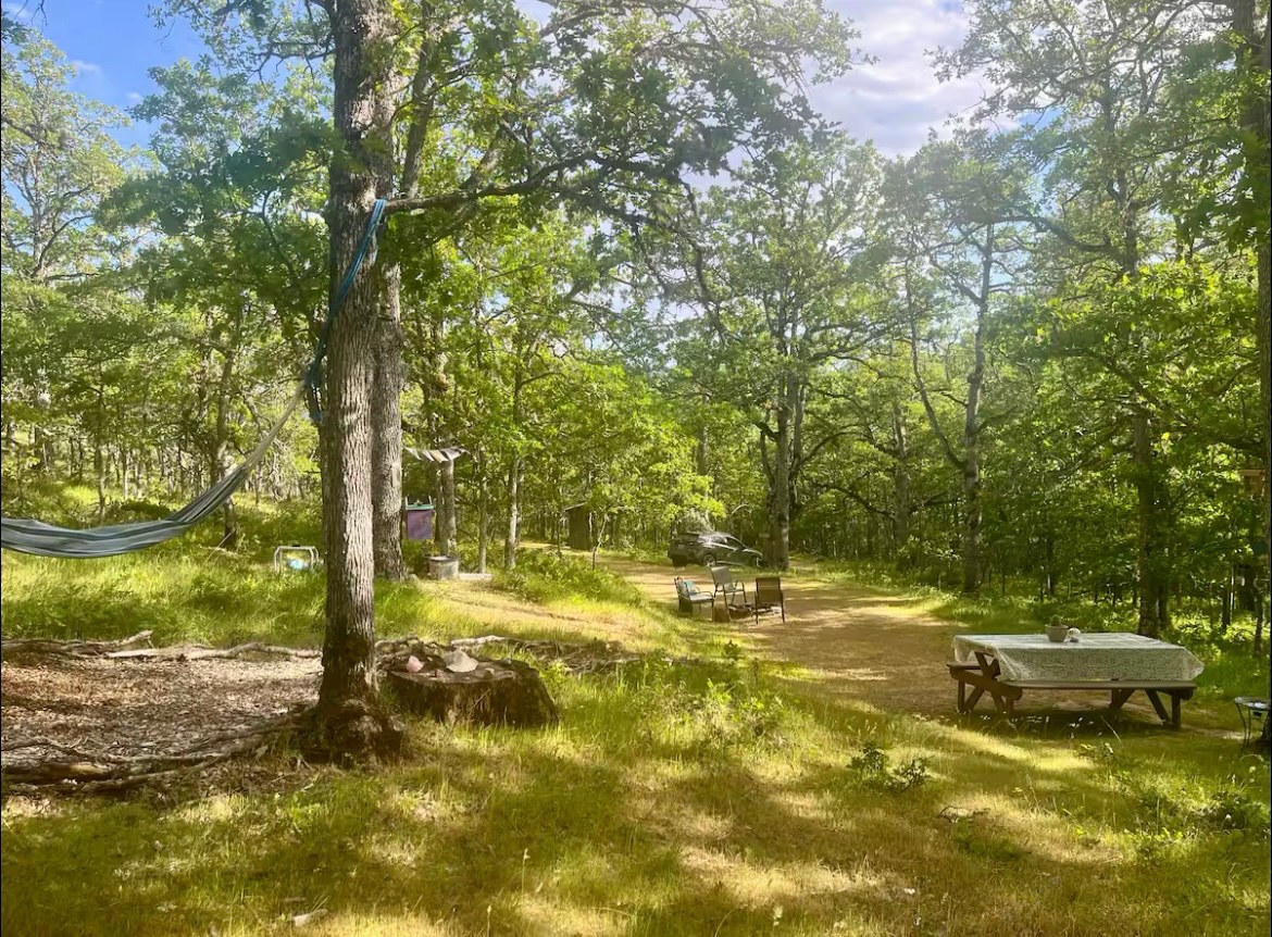 Welcome to WaterOak Campsite! Situated on 10.5 and ponderosa pine and oak, you'll get the whole space to yourself. This is a magical space!