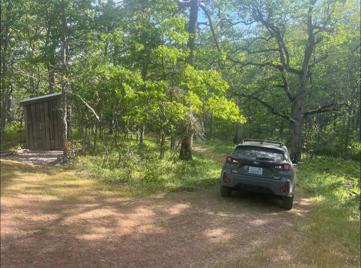 The access road veers around the "Poo-goda" for a full pull-through!